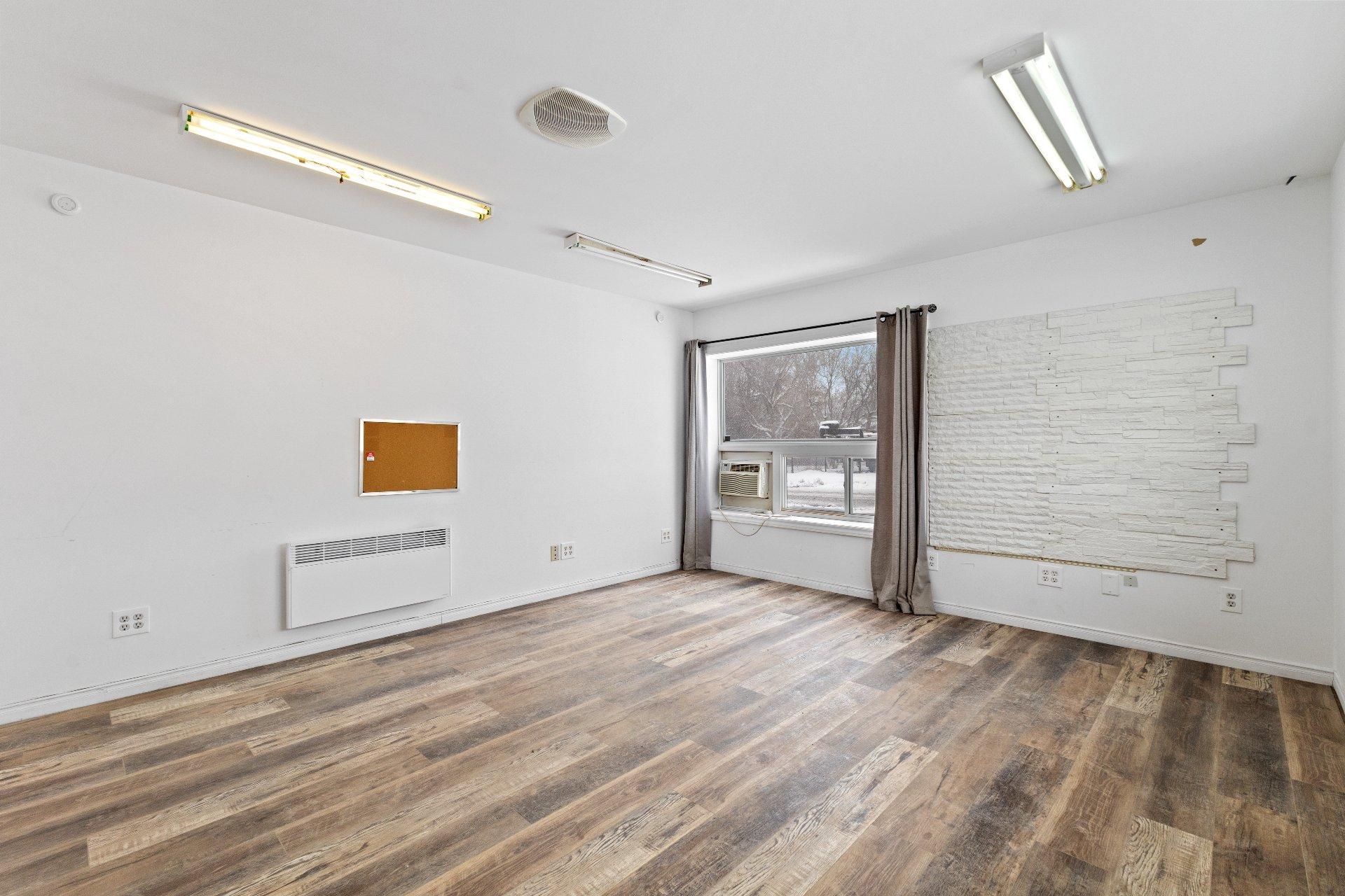 









125


Rue Jean-XXIII

,
Gatineau (Buckingham),




QC
J8L1B8

