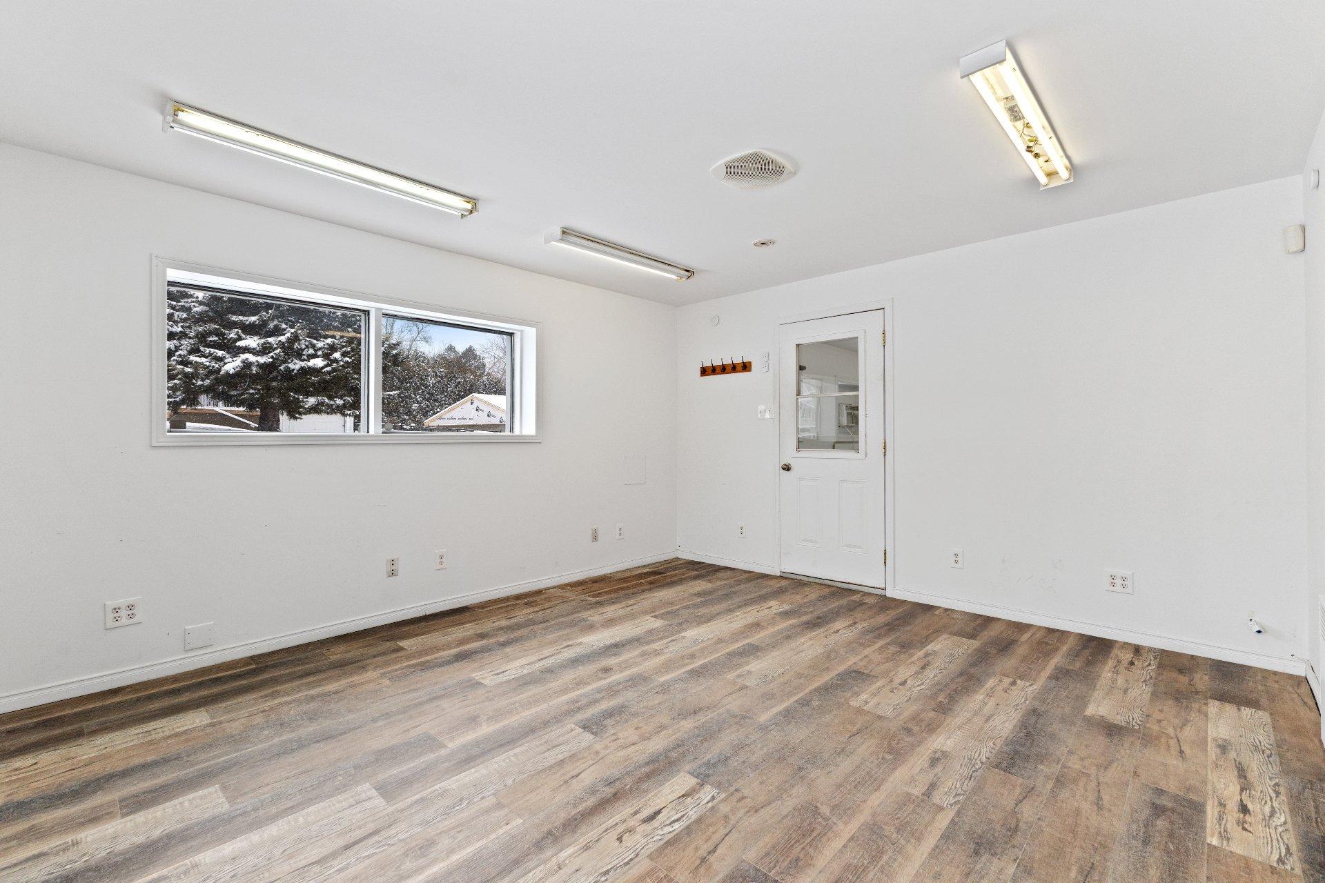 









125


Rue Jean-XXIII

,
Gatineau (Buckingham),




QC
J8L1B8

