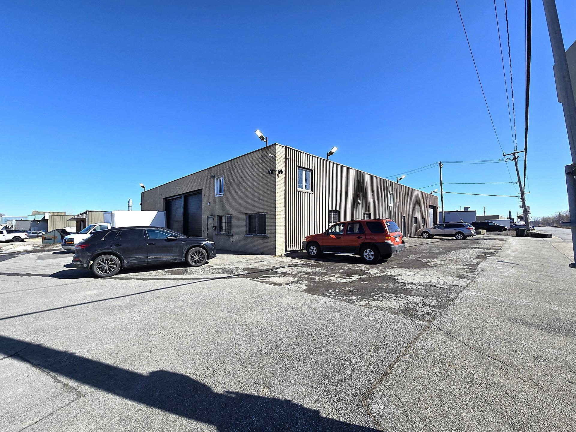 









1205

 - 1207


Av. de Valleyfield

,
Laval (Saint-Vincent-de-Paul),




QC
H7C2K5

