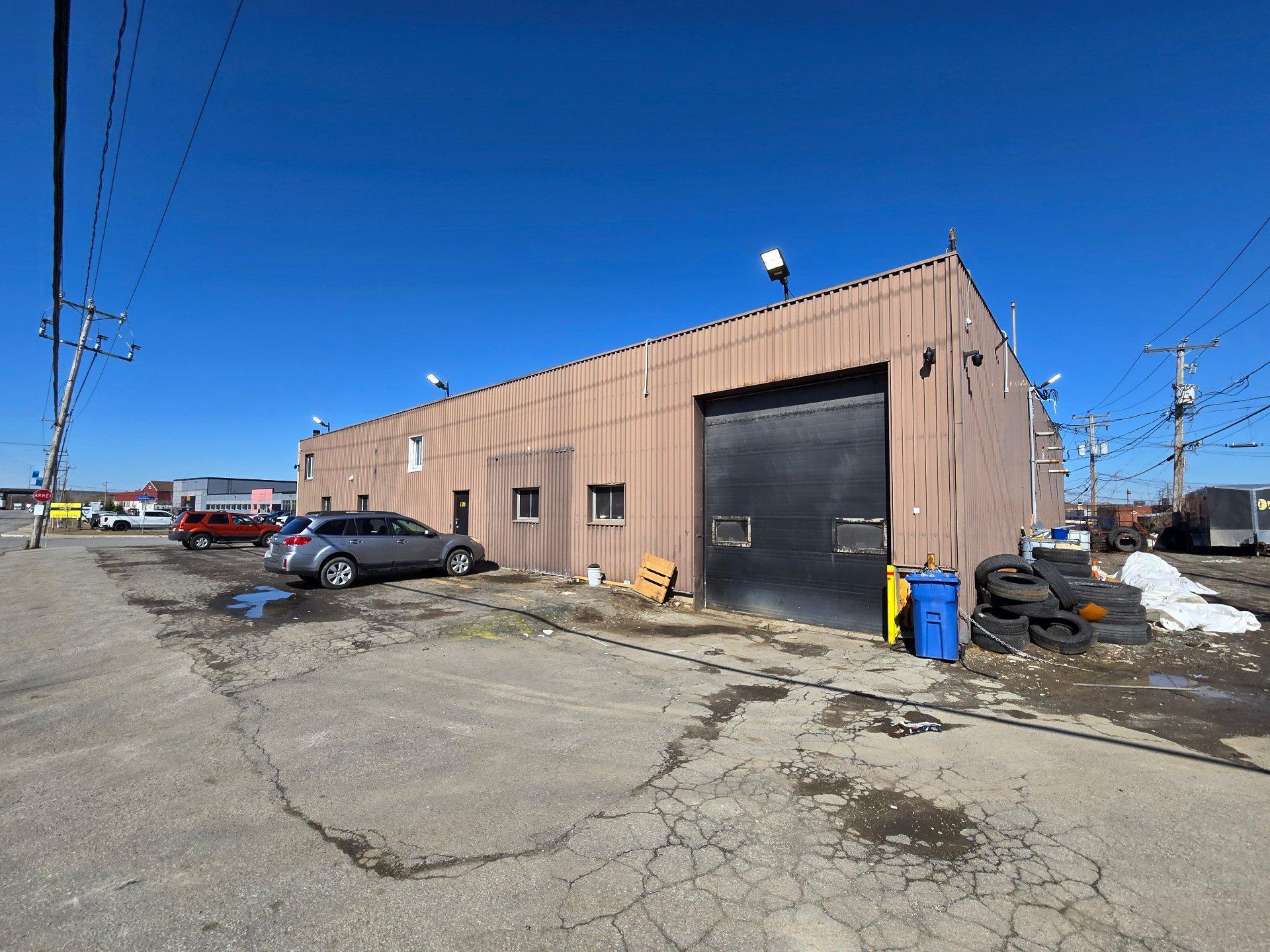 









1205

 - 1207


Av. de Valleyfield

,
Laval (Saint-Vincent-de-Paul),




QC
H7C2K5


