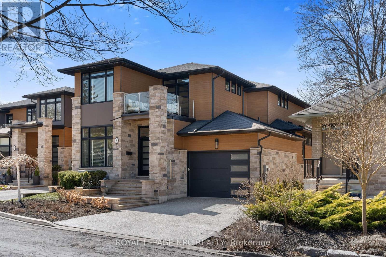 












6 RODMAN HALL DRIVE

,
St. Catharines (Western Hill),




Ontario
L2S1P2

