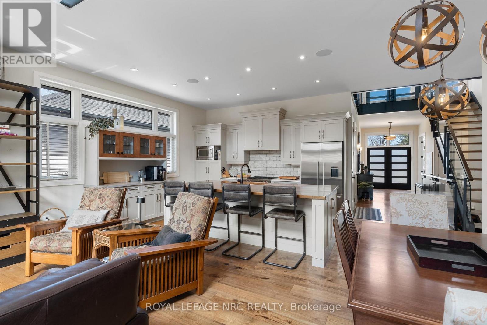 












6 RODMAN HALL DRIVE

,
St. Catharines (Western Hill),




Ontario
L2S1P2

