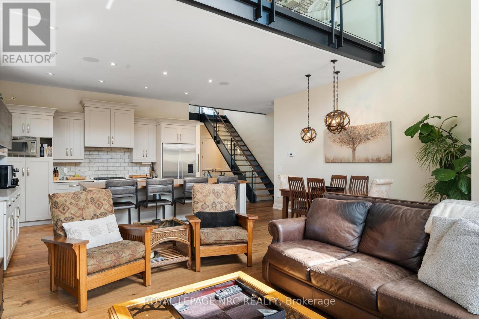












6 RODMAN HALL DRIVE

,
St. Catharines (Western Hill),




Ontario
L2S1P2

