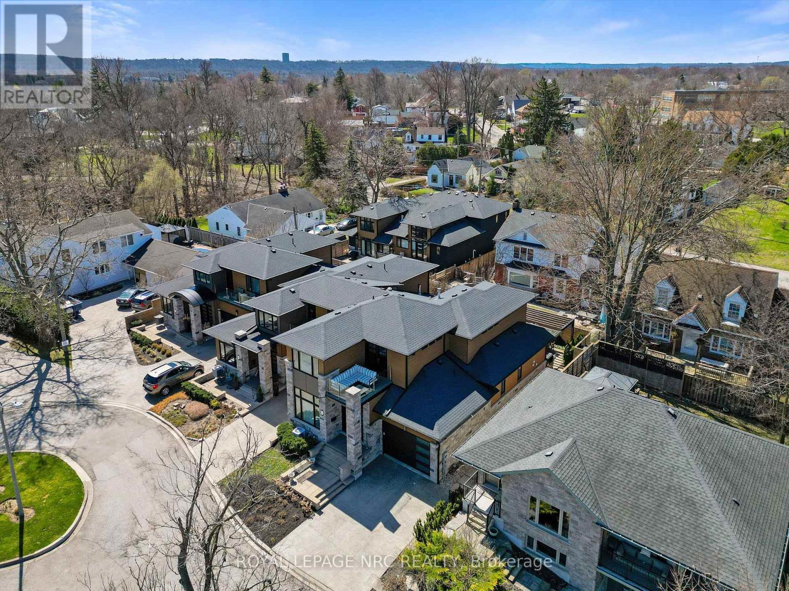 












6 RODMAN HALL DRIVE

,
St. Catharines (Western Hill),




Ontario
L2S1P2

