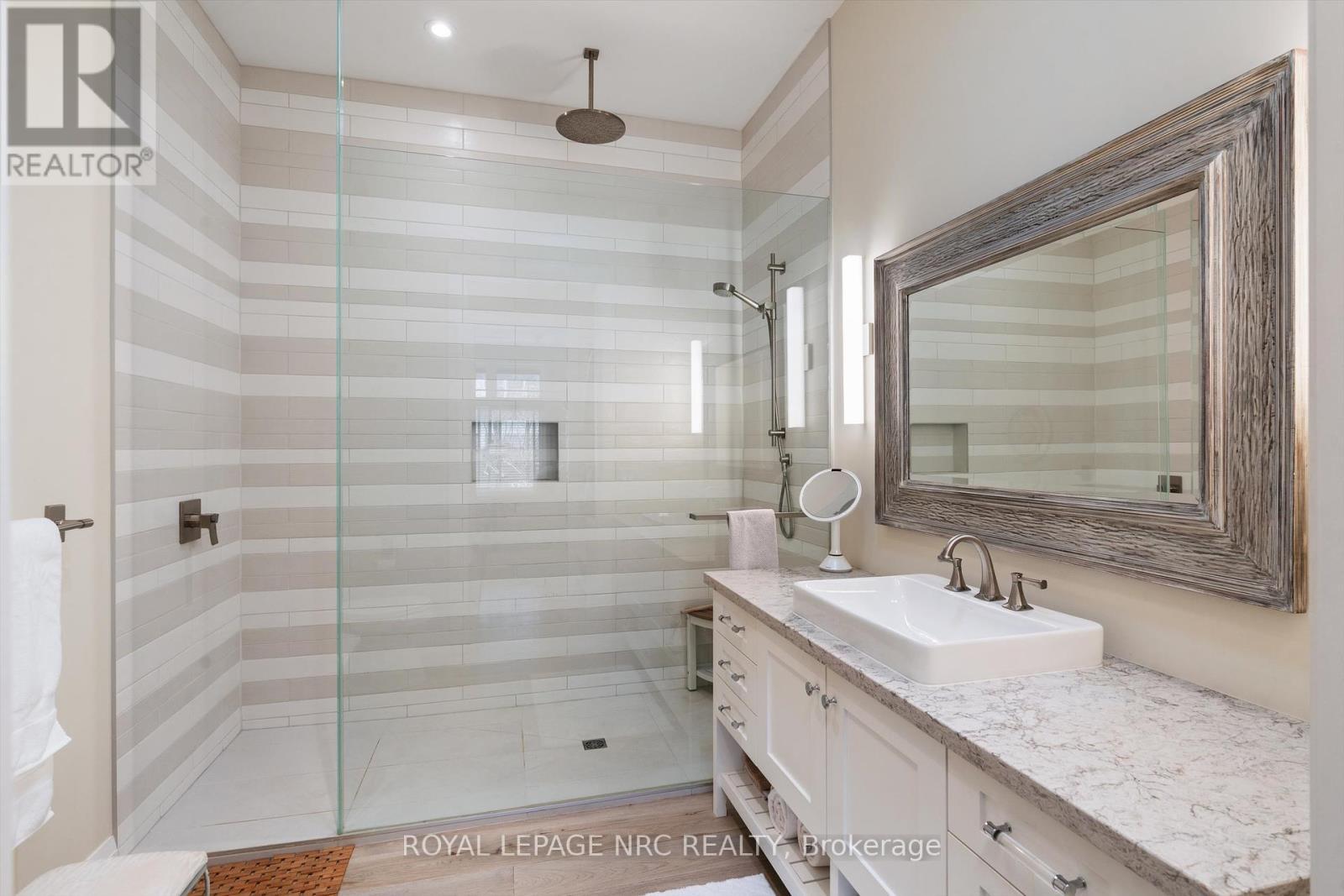 












6 RODMAN HALL DRIVE

,
St. Catharines (Western Hill),




Ontario
L2S1P2

