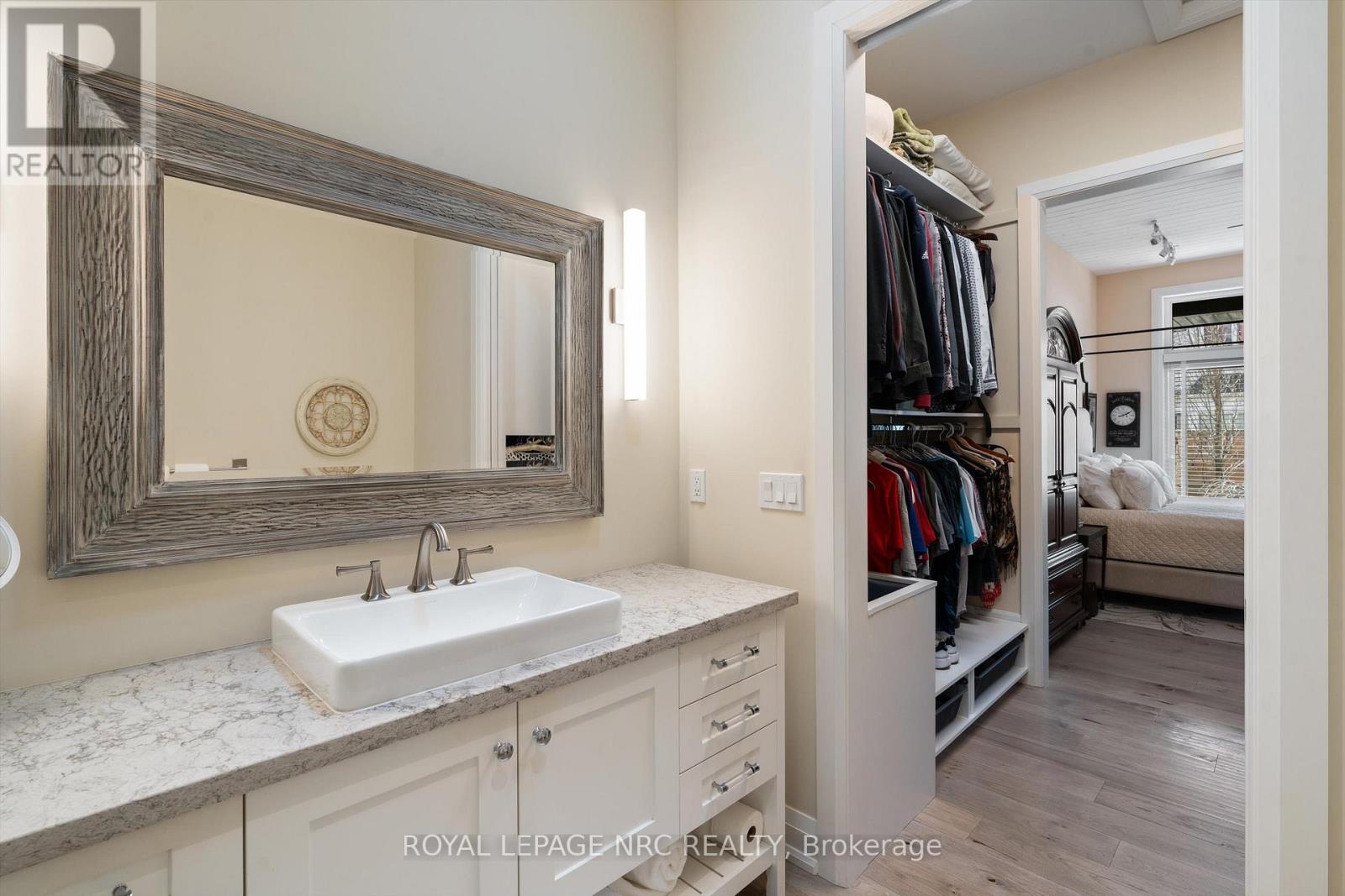 












6 RODMAN HALL DRIVE

,
St. Catharines (Western Hill),




Ontario
L2S1P2


