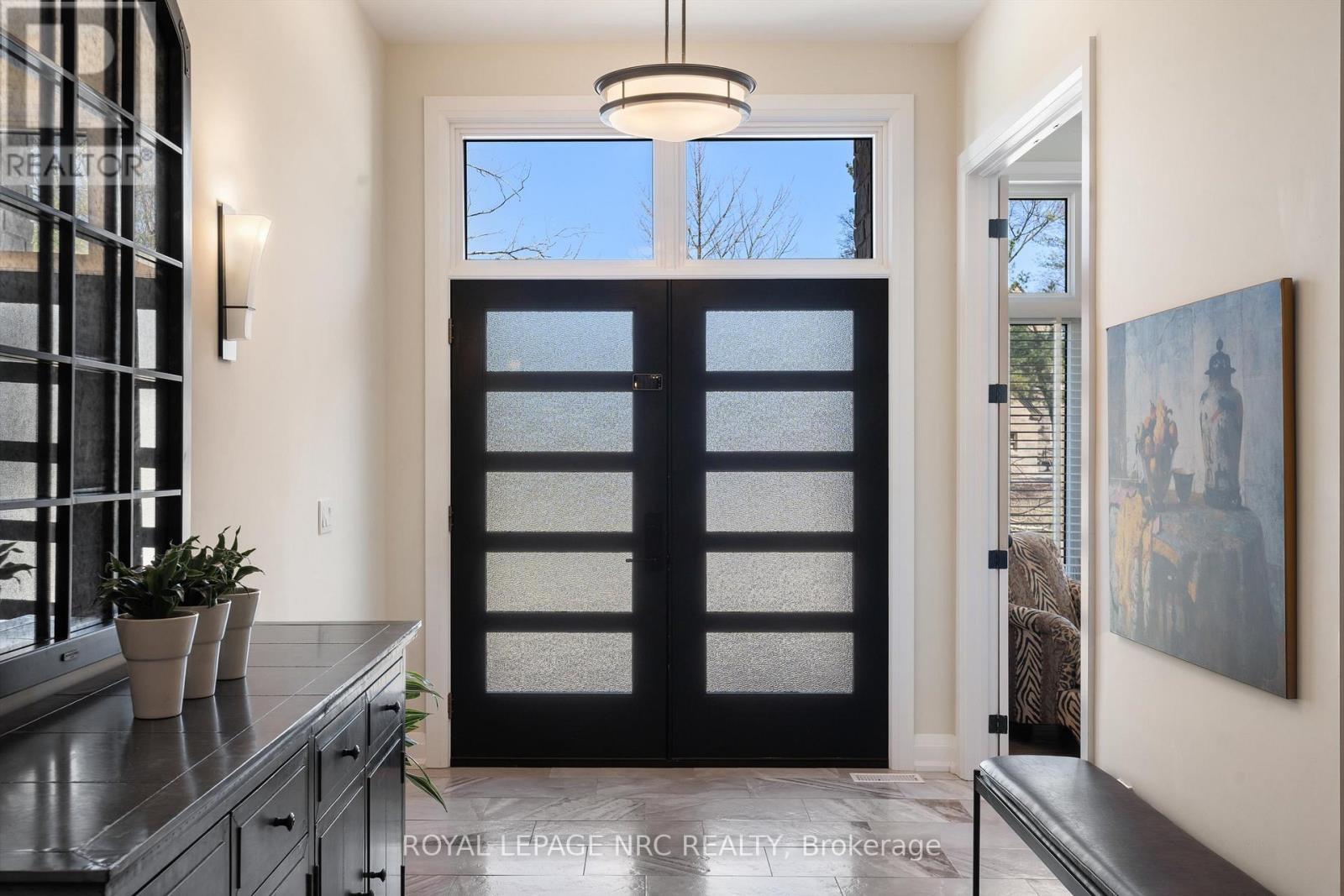 












6 RODMAN HALL DRIVE

,
St. Catharines (Western Hill),




Ontario
L2S1P2

