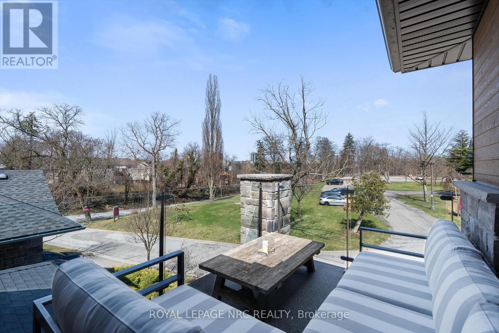 












6 RODMAN HALL DRIVE

,
St. Catharines (Western Hill),




Ontario
L2S1P2

