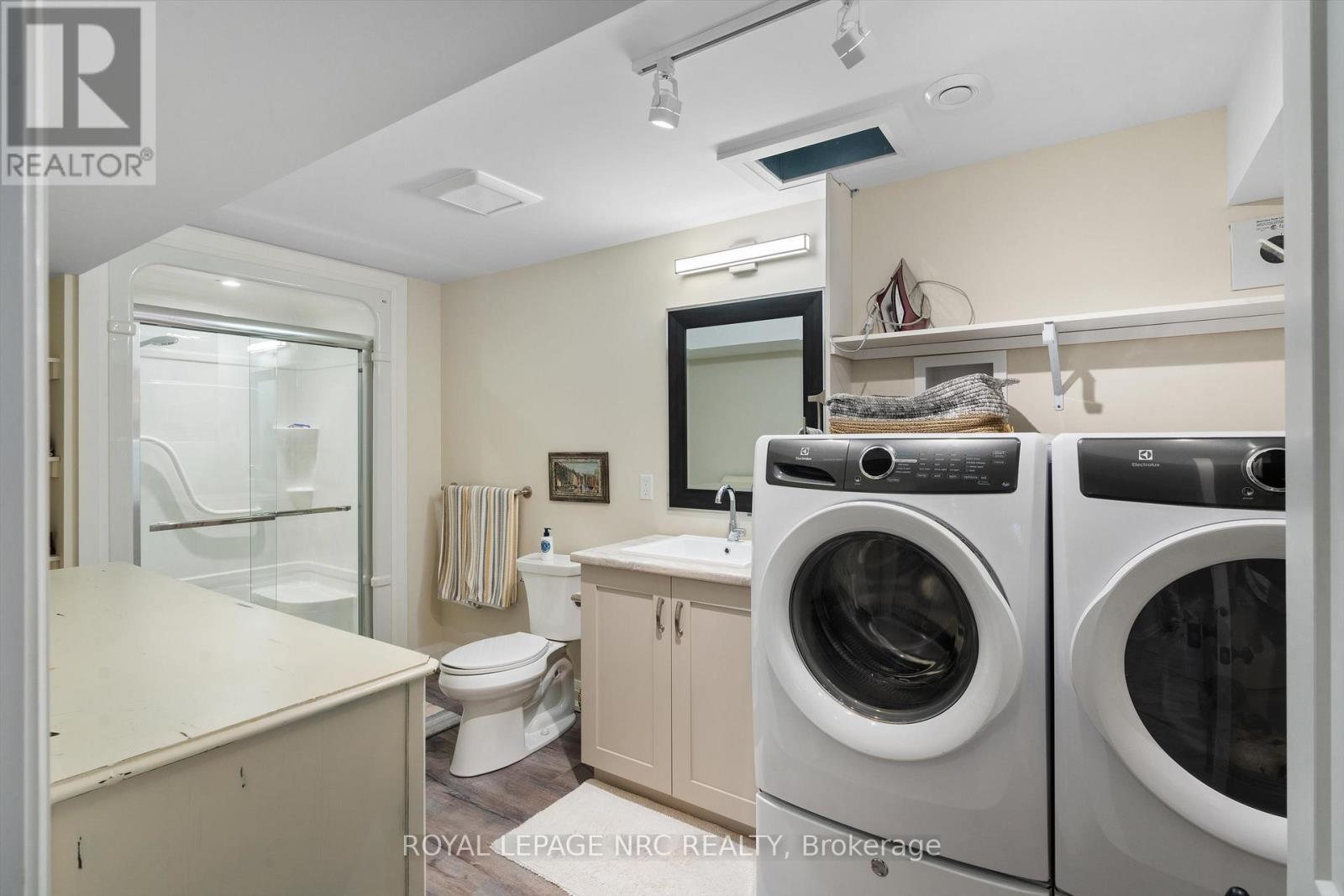 












6 RODMAN HALL DRIVE

,
St. Catharines (Western Hill),




Ontario
L2S1P2

