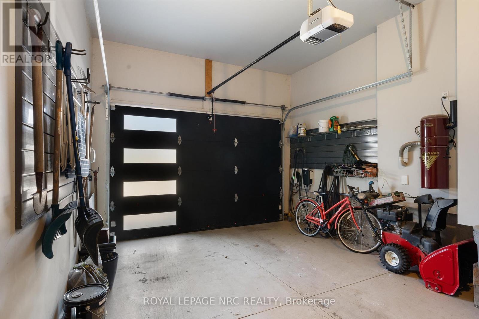 












6 RODMAN HALL DRIVE

,
St. Catharines (Western Hill),




Ontario
L2S1P2

