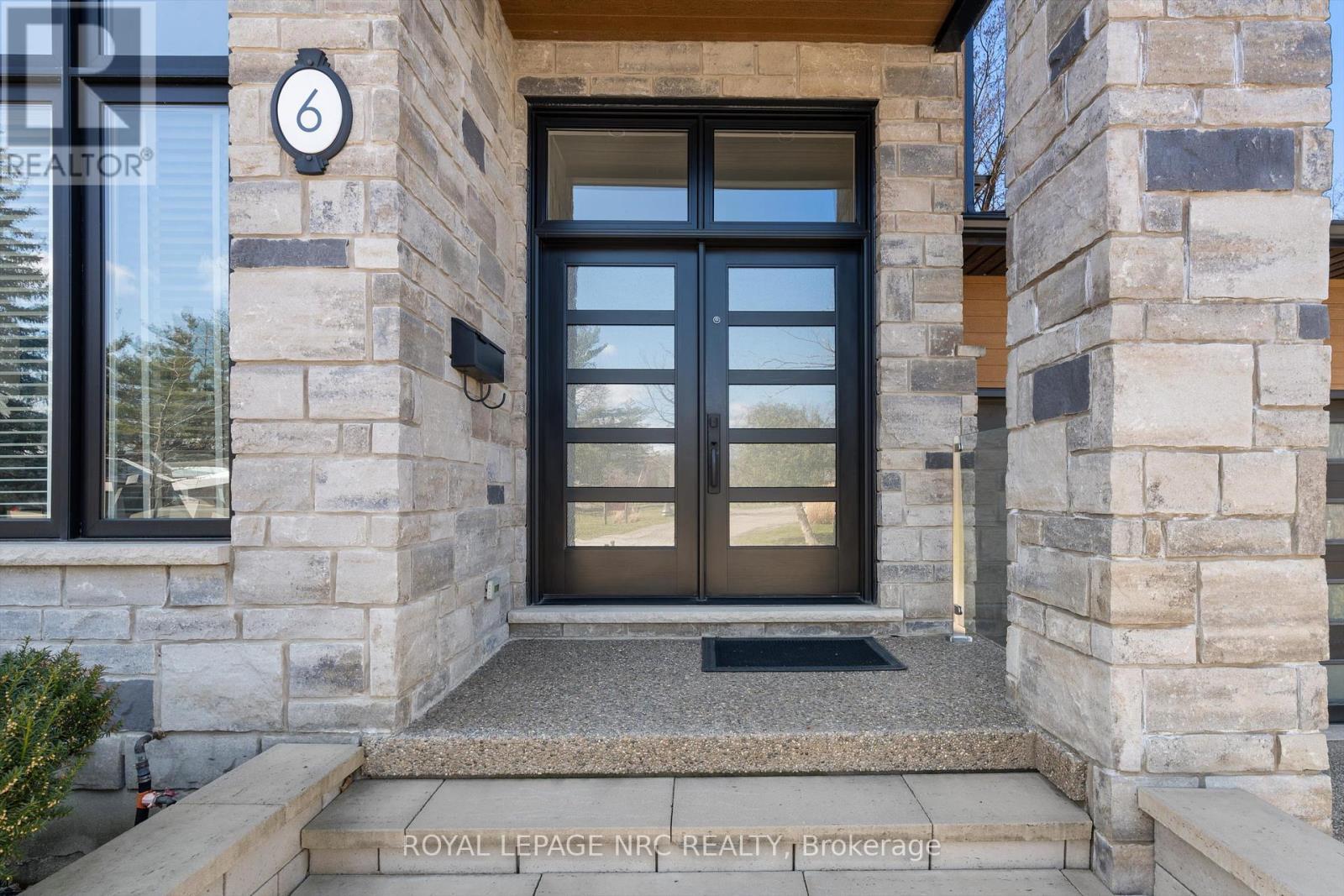 












6 RODMAN HALL DRIVE

,
St. Catharines (Western Hill),




Ontario
L2S1P2

