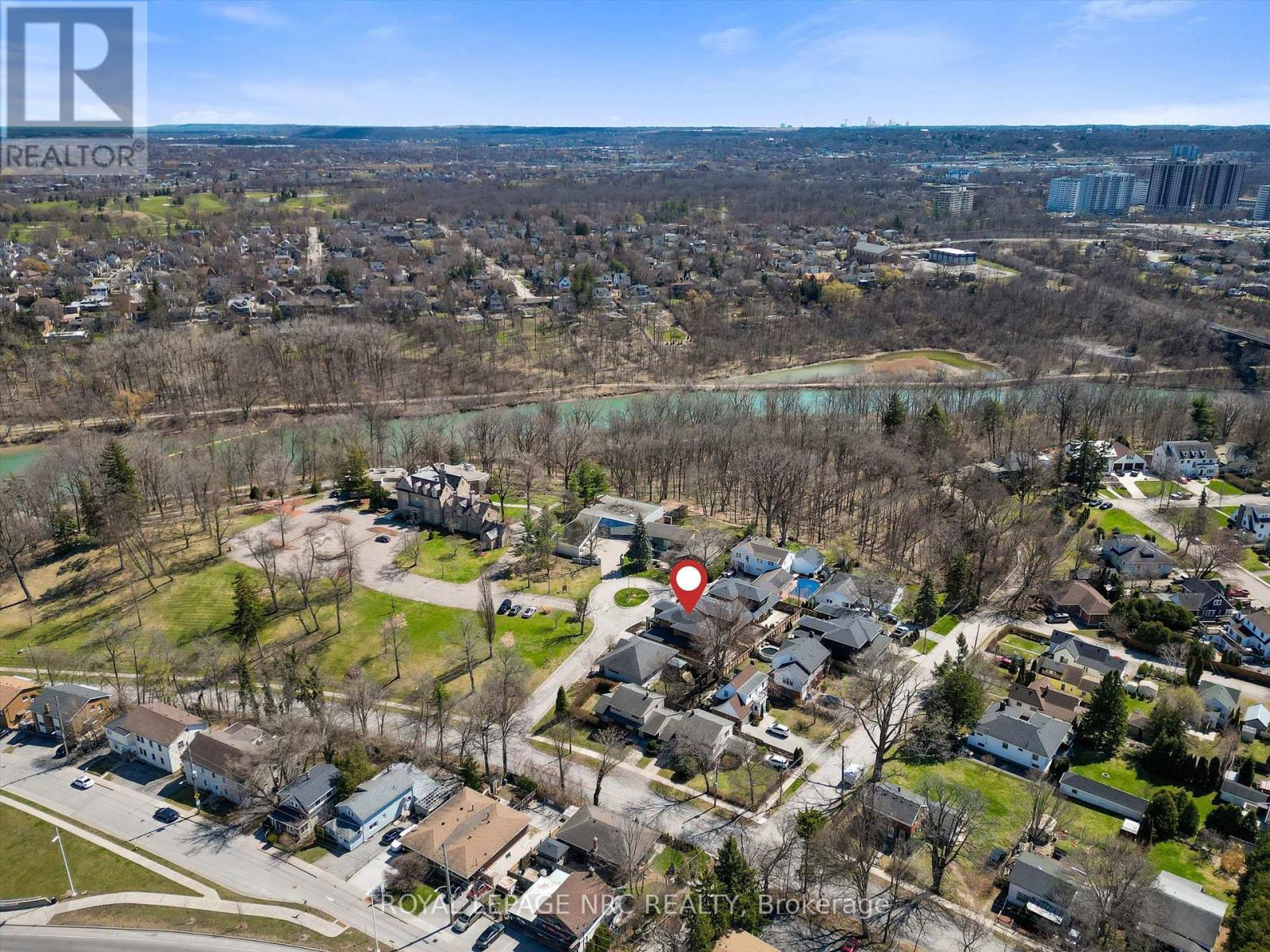 












6 RODMAN HALL DRIVE

,
St. Catharines (Western Hill),




Ontario
L2S1P2


