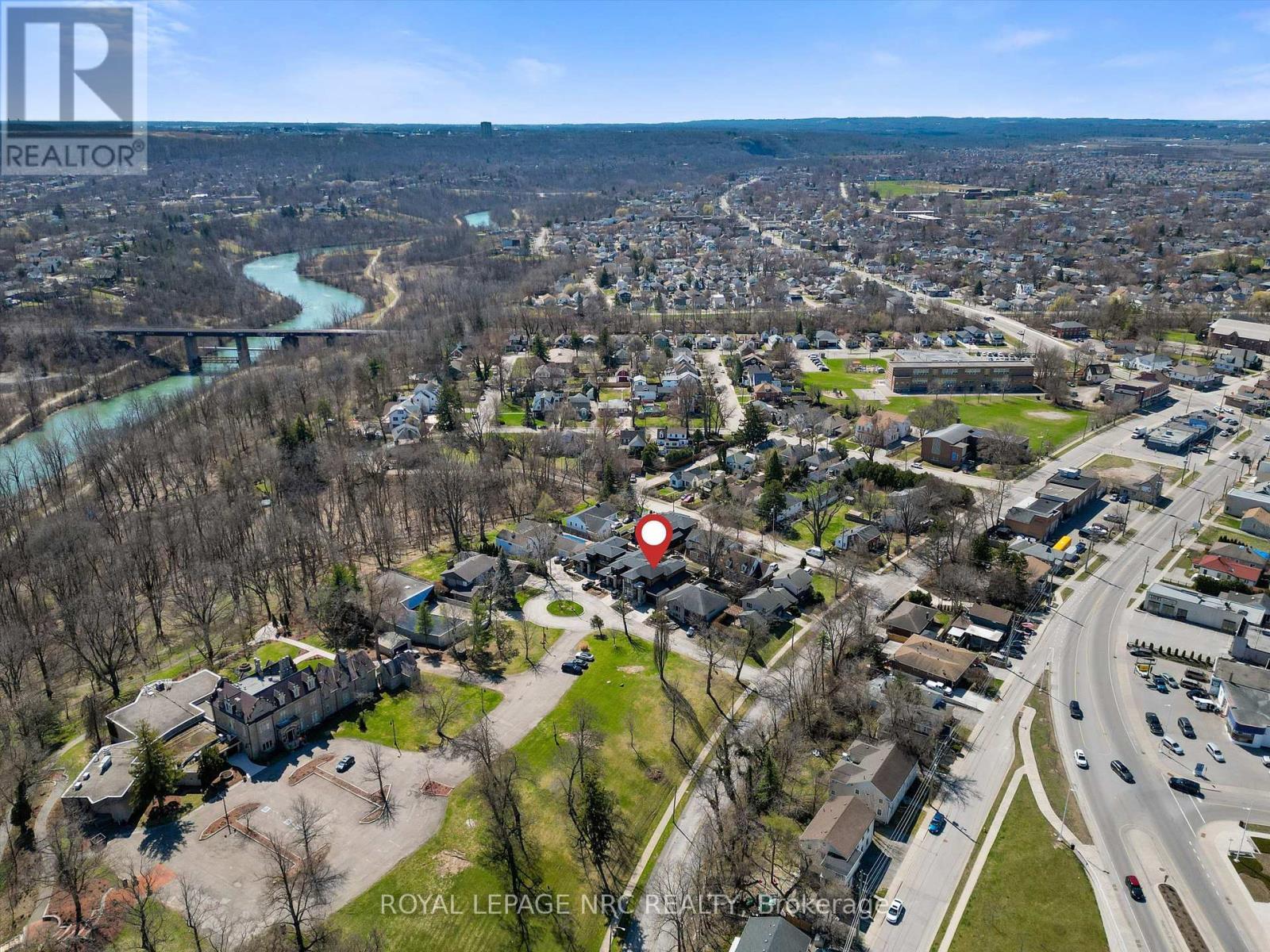 












6 RODMAN HALL DRIVE

,
St. Catharines (Western Hill),




Ontario
L2S1P2

