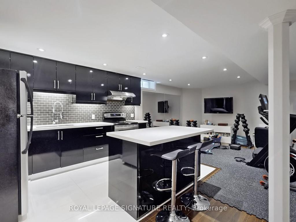 









10


Foxton

Road,
Markham,




ON
L6B 0A9

