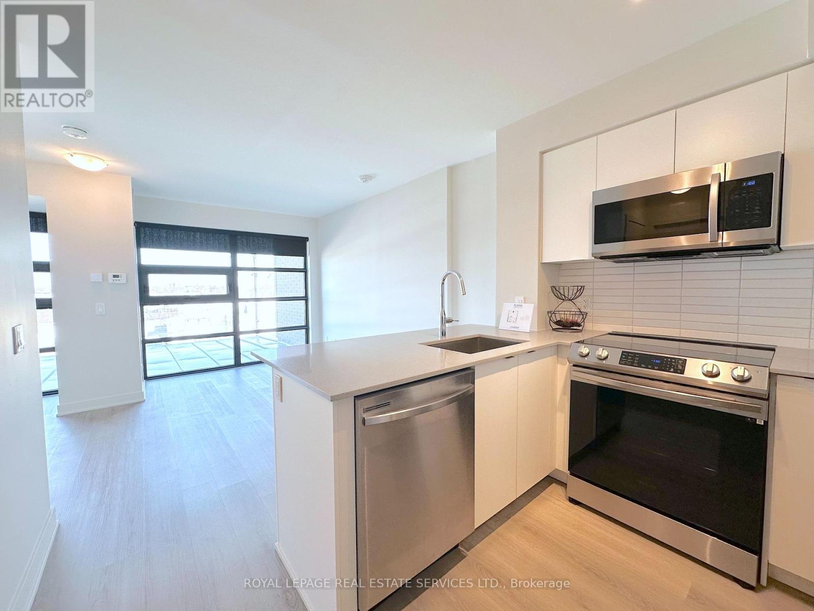 












415 - 3385 DUNDAS STREET W

,
Toronto,




Ontario
M6S2S2

