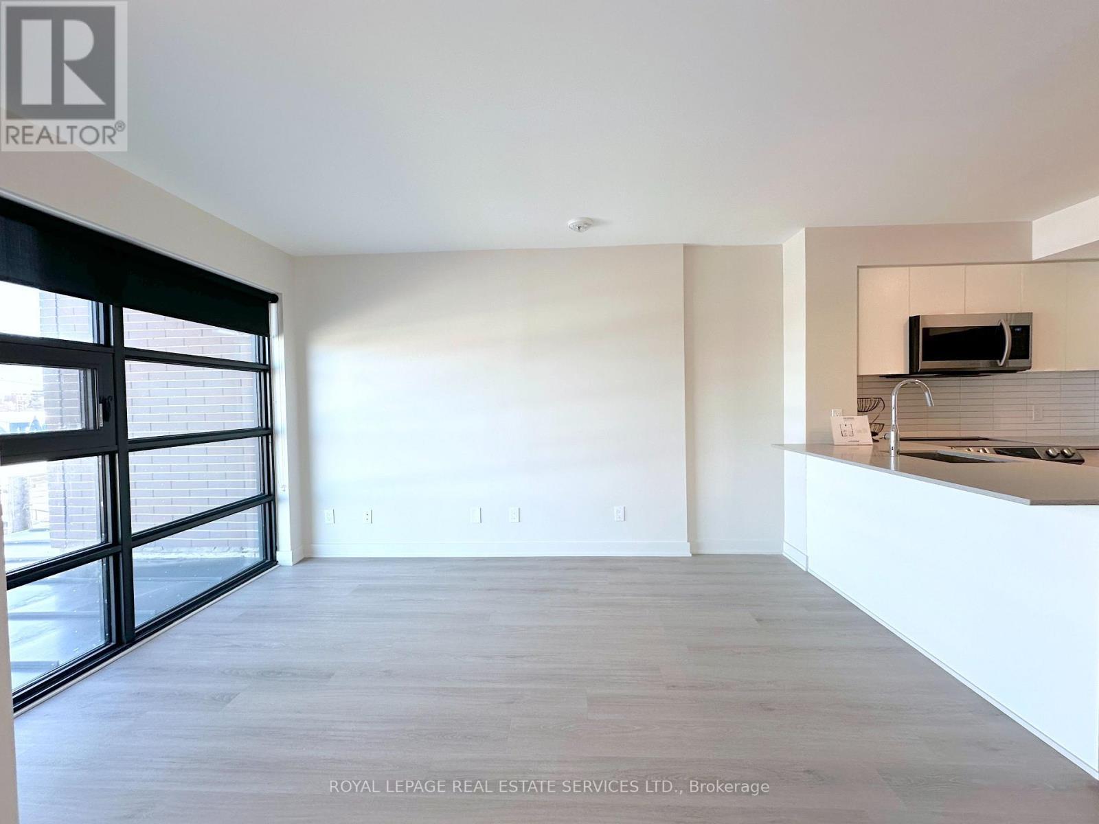 












415 - 3385 DUNDAS STREET W

,
Toronto,




Ontario
M6S2S2

