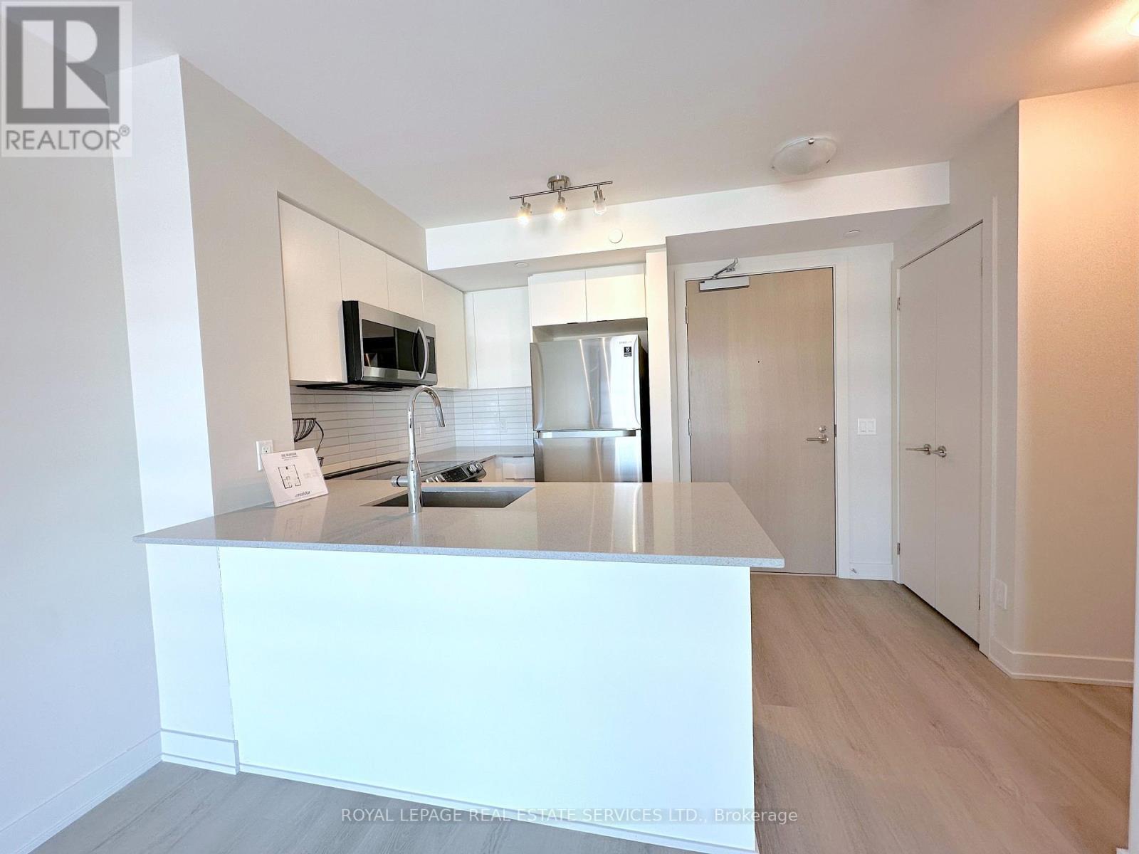 












415 - 3385 DUNDAS STREET W

,
Toronto,




Ontario
M6S2S2

