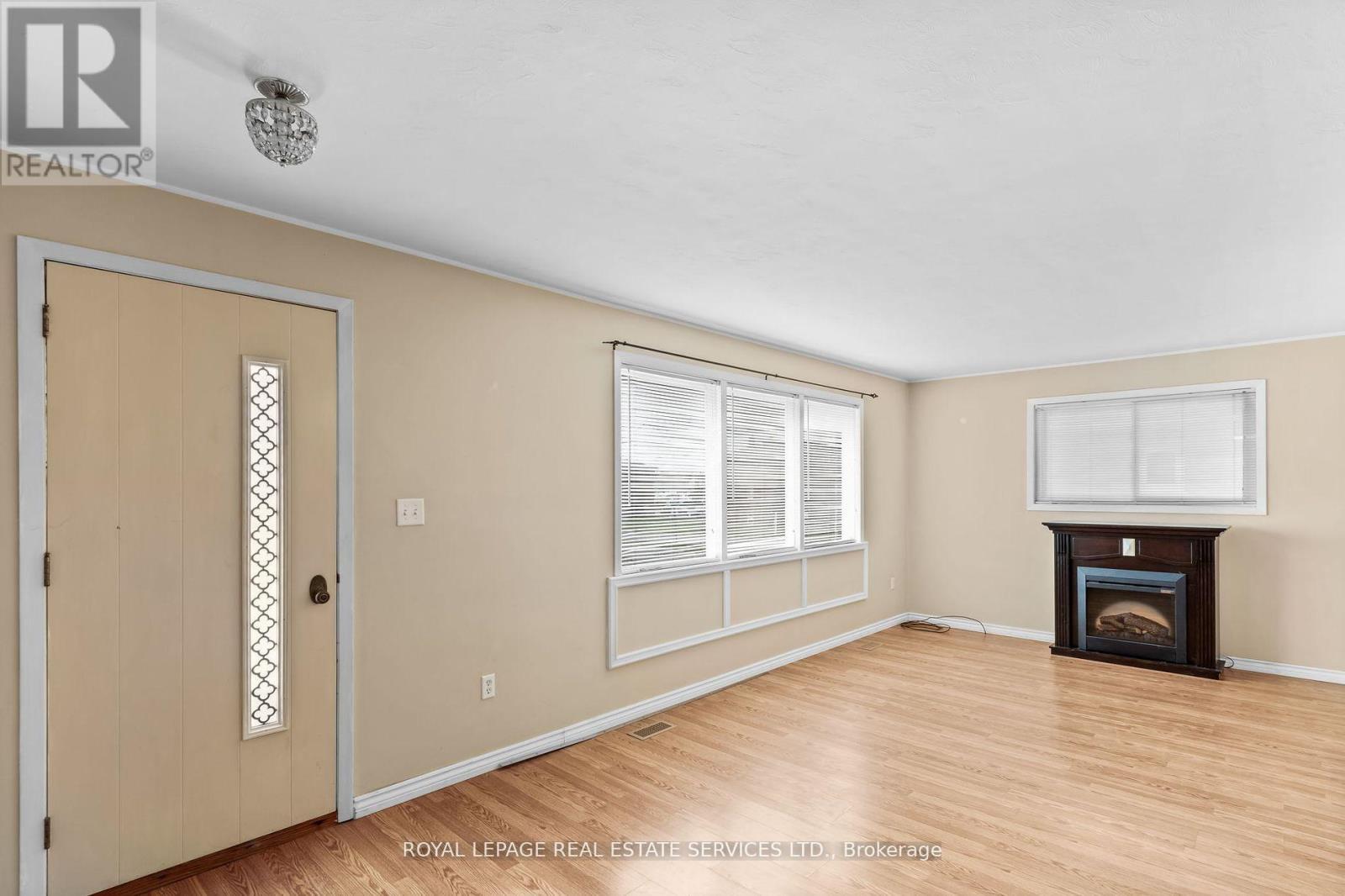 












378 ELMGROVE AVENUE

,
Oshawa,




Ontario
L1J2C5

