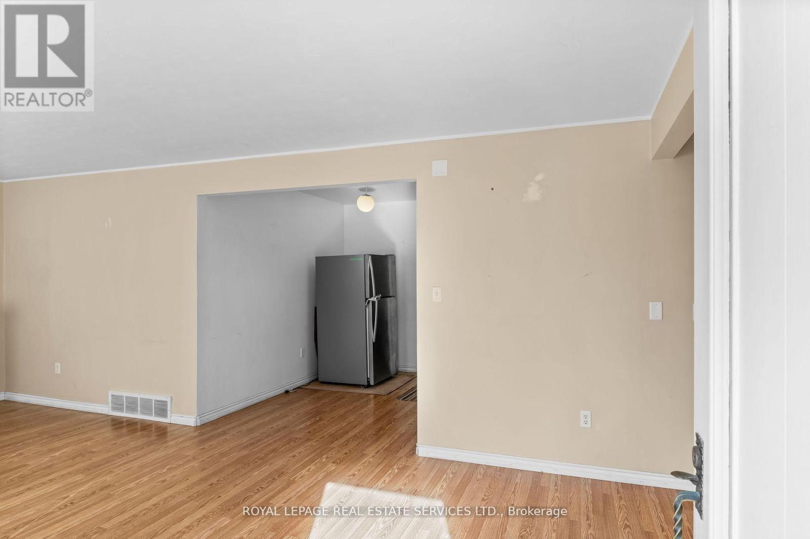 












378 ELMGROVE AVENUE

,
Oshawa,




Ontario
L1J2C5

