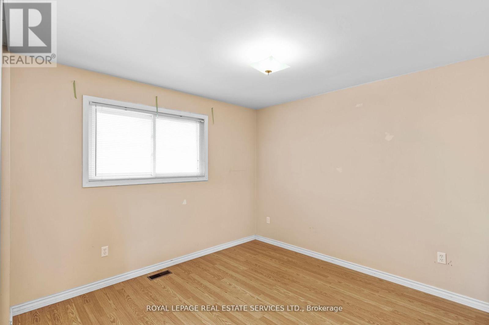 












378 ELMGROVE AVENUE

,
Oshawa,




Ontario
L1J2C5

