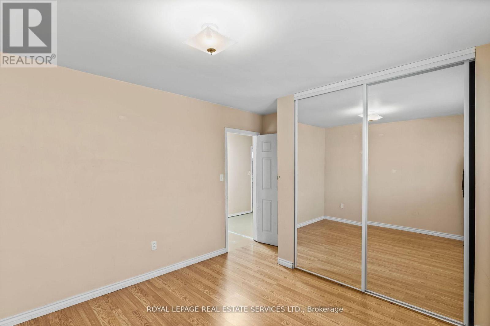 












378 ELMGROVE AVENUE

,
Oshawa,




Ontario
L1J2C5

