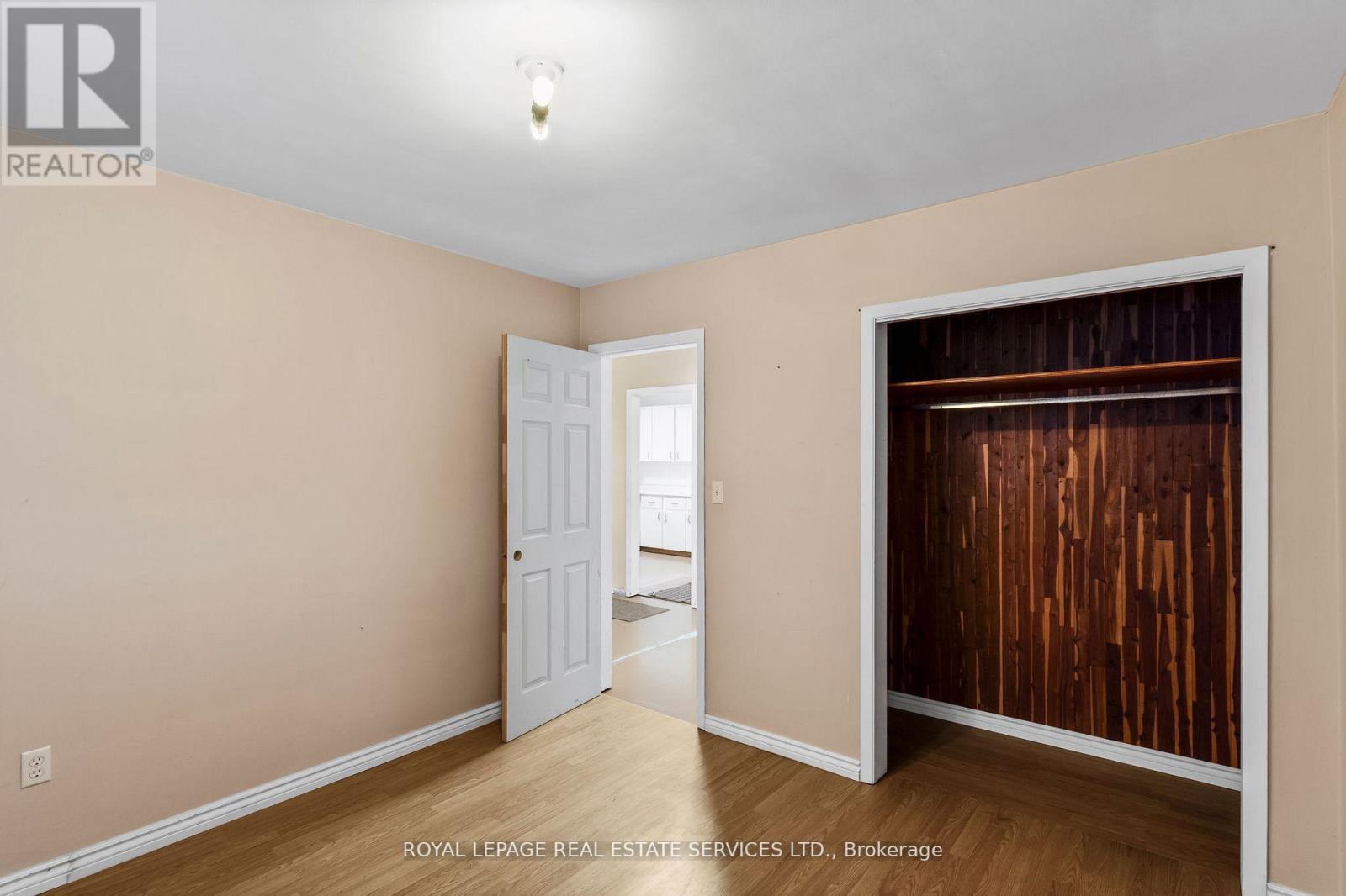 












378 ELMGROVE AVENUE

,
Oshawa,




Ontario
L1J2C5

