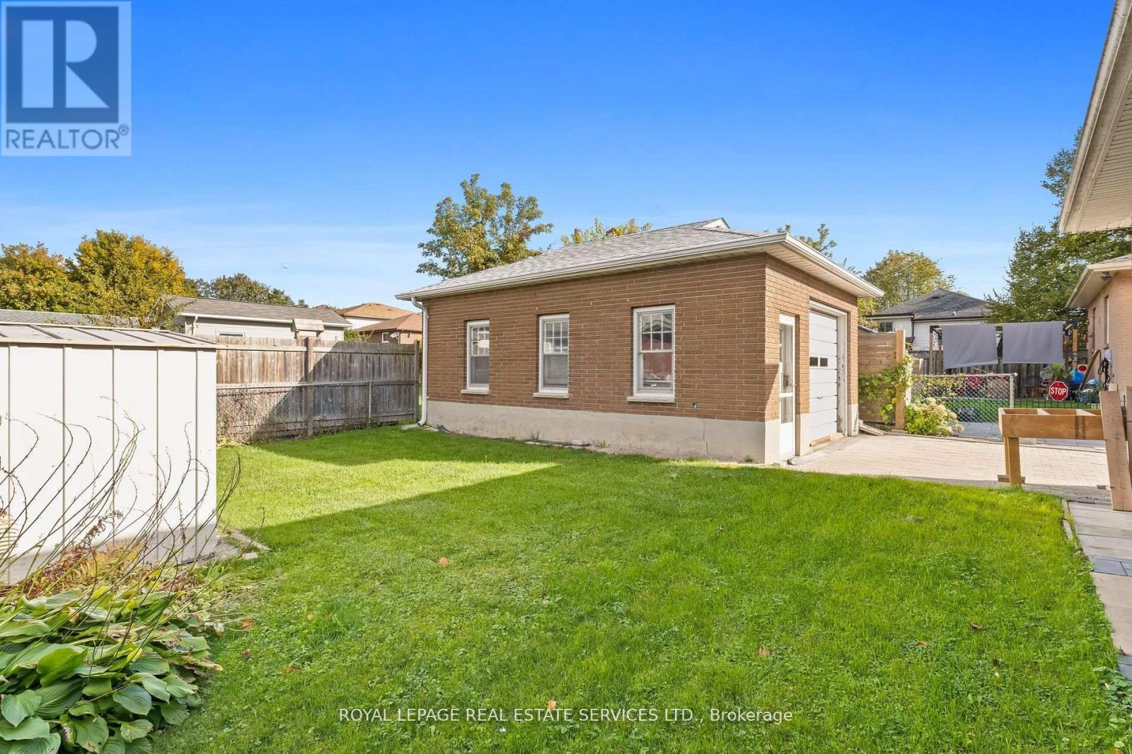 












378 ELMGROVE AVENUE

,
Oshawa,




Ontario
L1J2C5

