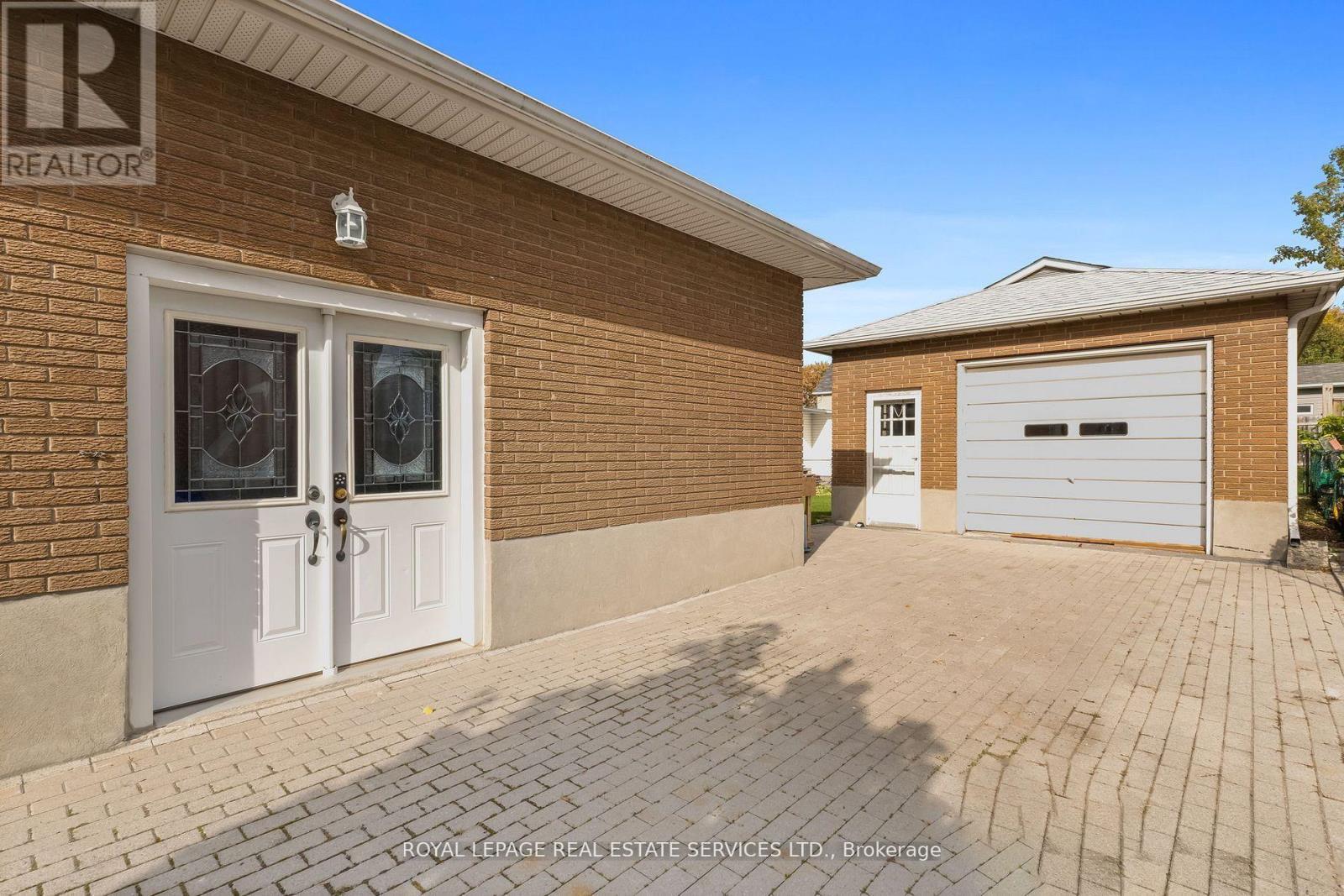 












378 ELMGROVE AVENUE

,
Oshawa,




Ontario
L1J2C5

