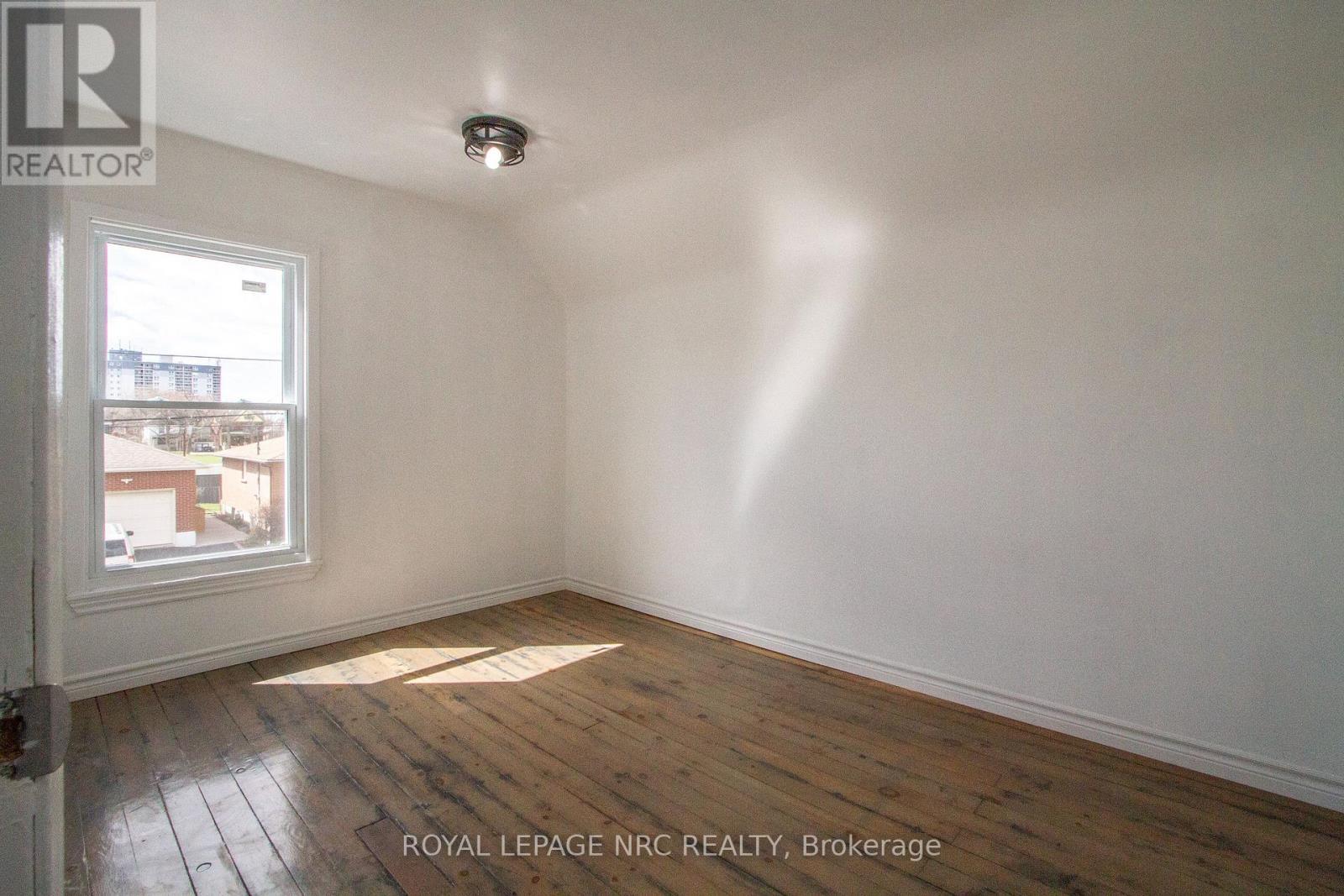 












4900 ST CLAIR AVENUE

,
Niagara Falls (Downtown),




Ontario
L2E3T6


