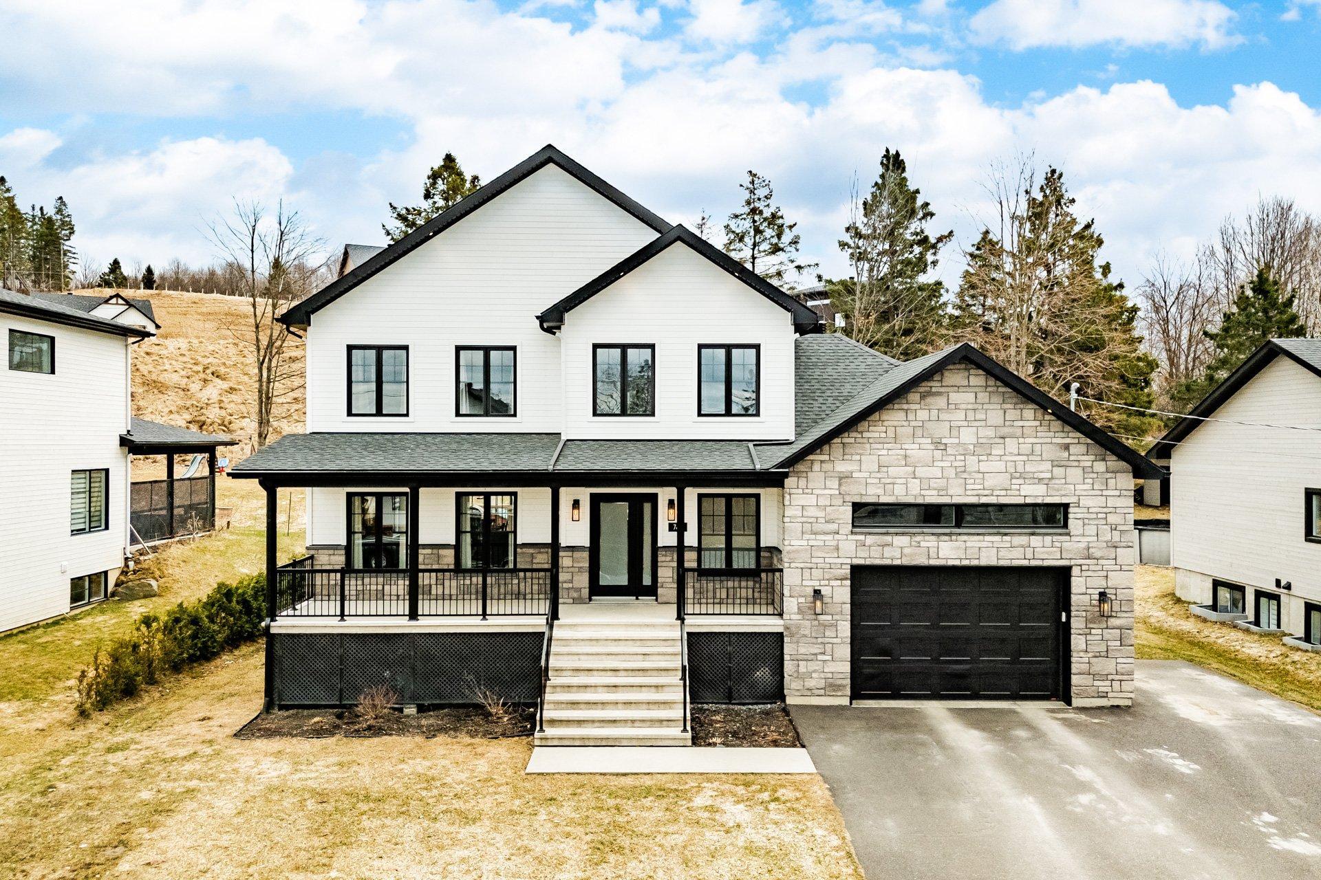 









766


Rue Mcauley

,
Coaticook,




QC
J1A0C1

