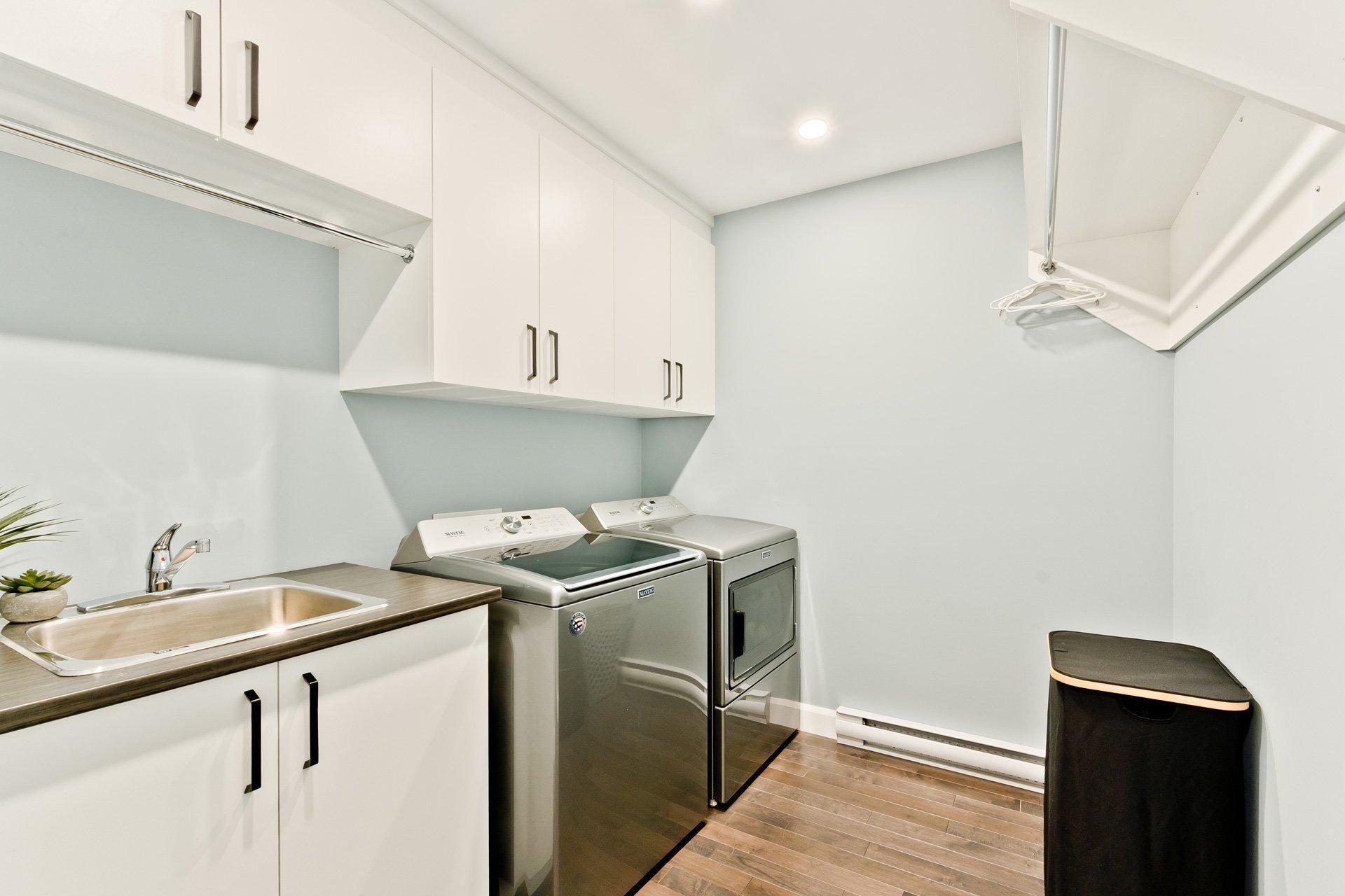 









766


Rue Mcauley

,
Coaticook,




QC
J1A0C1

