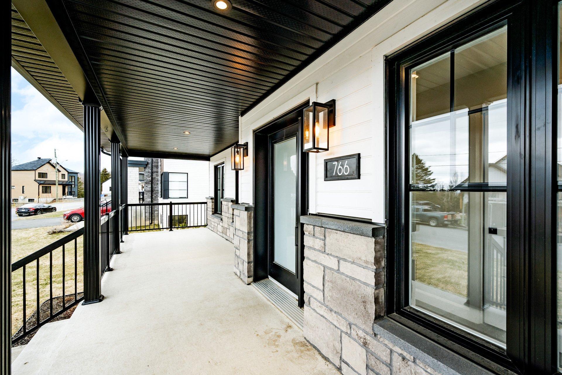 









766


Rue Mcauley

,
Coaticook,




QC
J1A0C1

