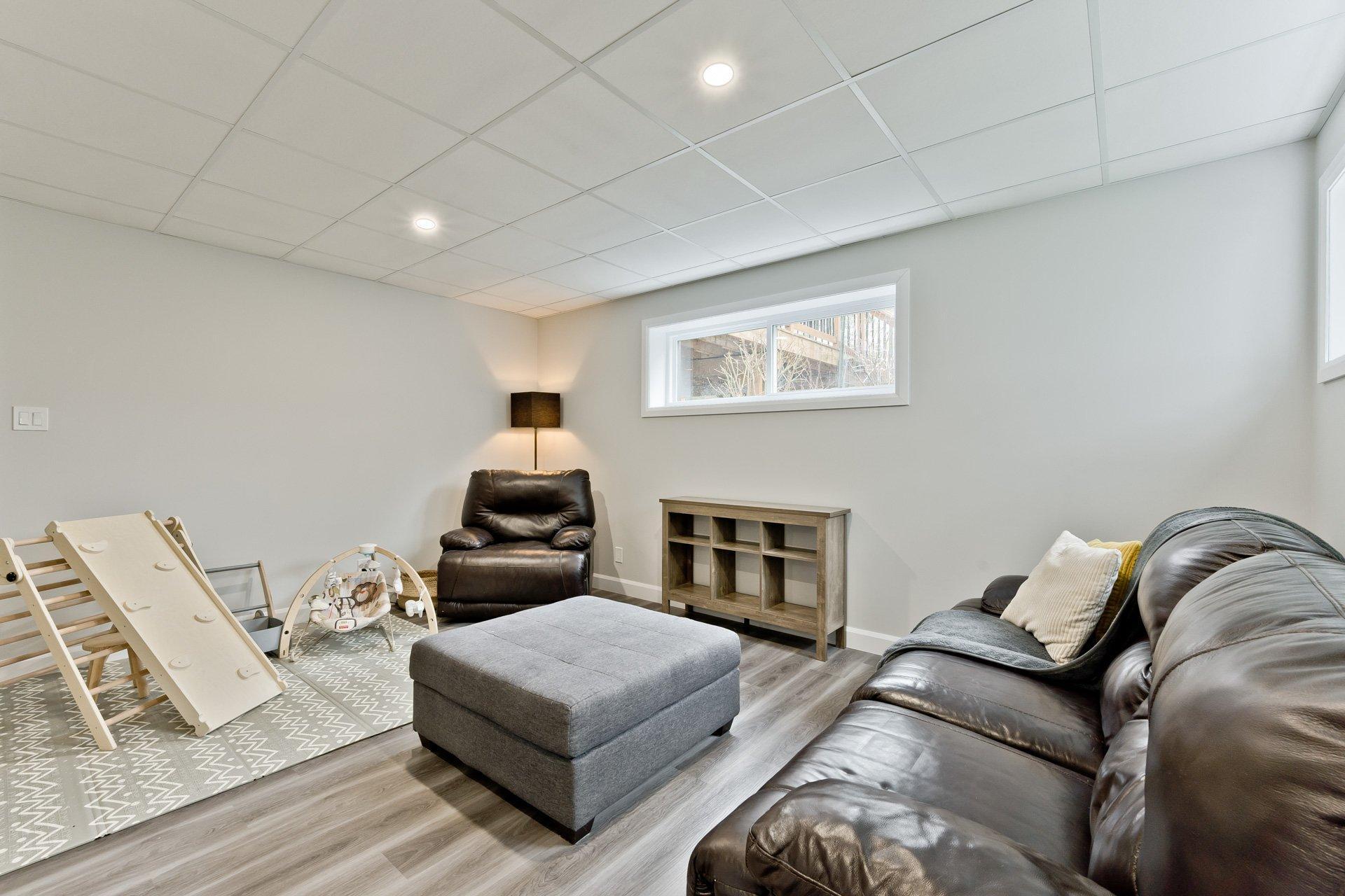 









766


Rue Mcauley

,
Coaticook,




QC
J1A0C1

