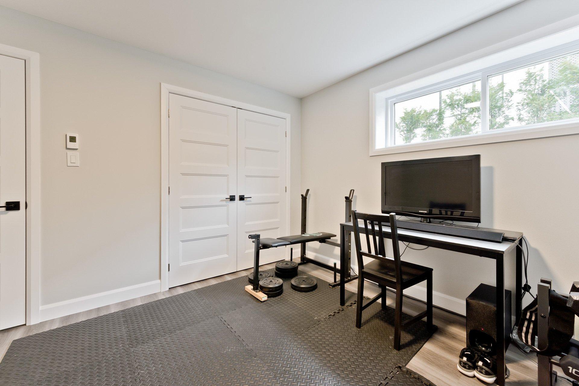 









766


Rue Mcauley

,
Coaticook,




QC
J1A0C1

