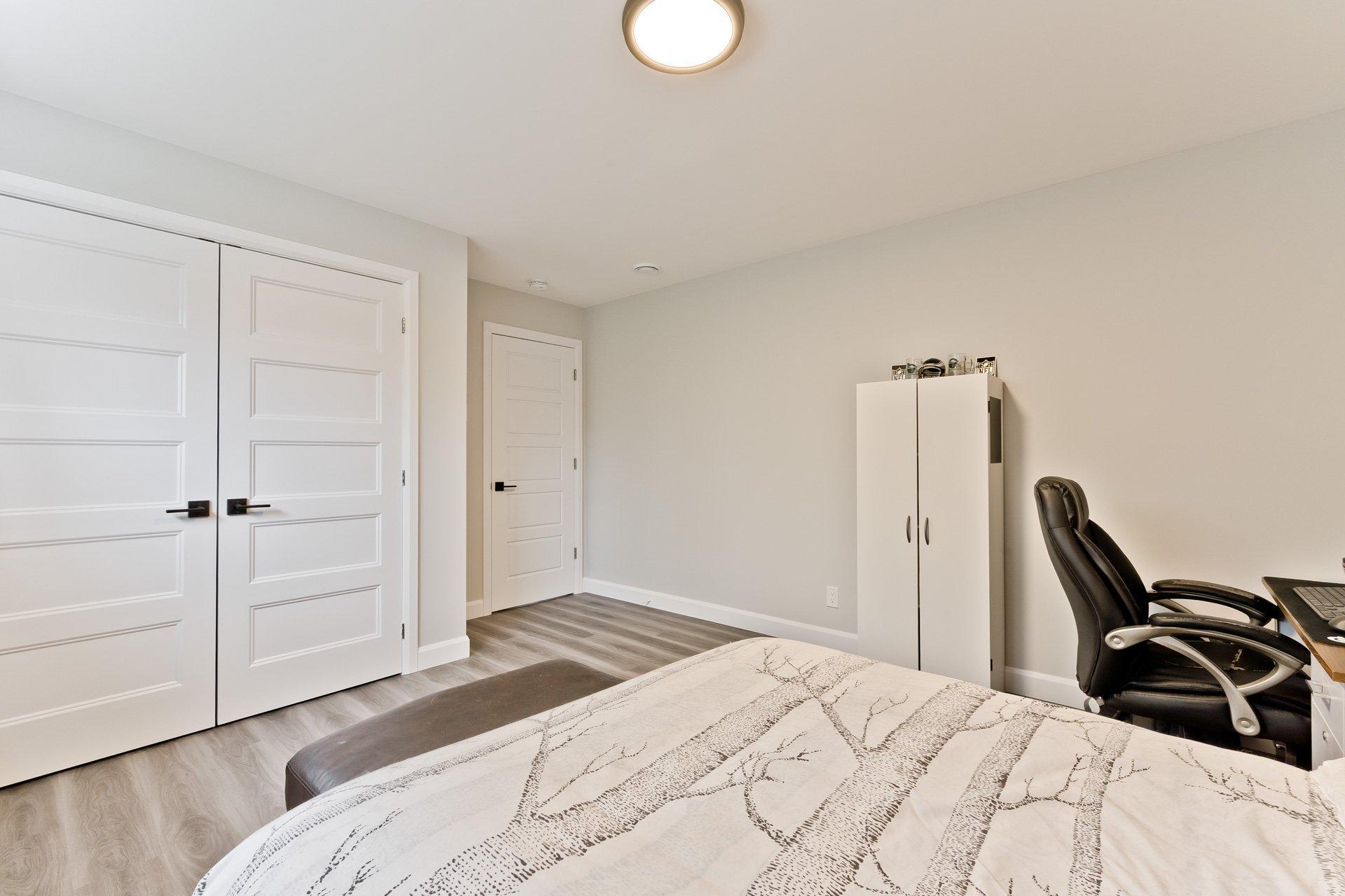 









766


Rue Mcauley

,
Coaticook,




QC
J1A0C1

