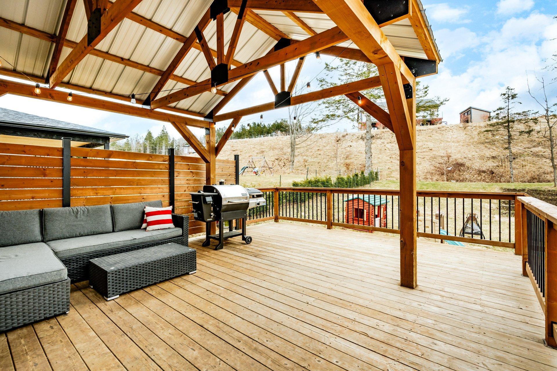 









766


Rue Mcauley

,
Coaticook,




QC
J1A0C1


