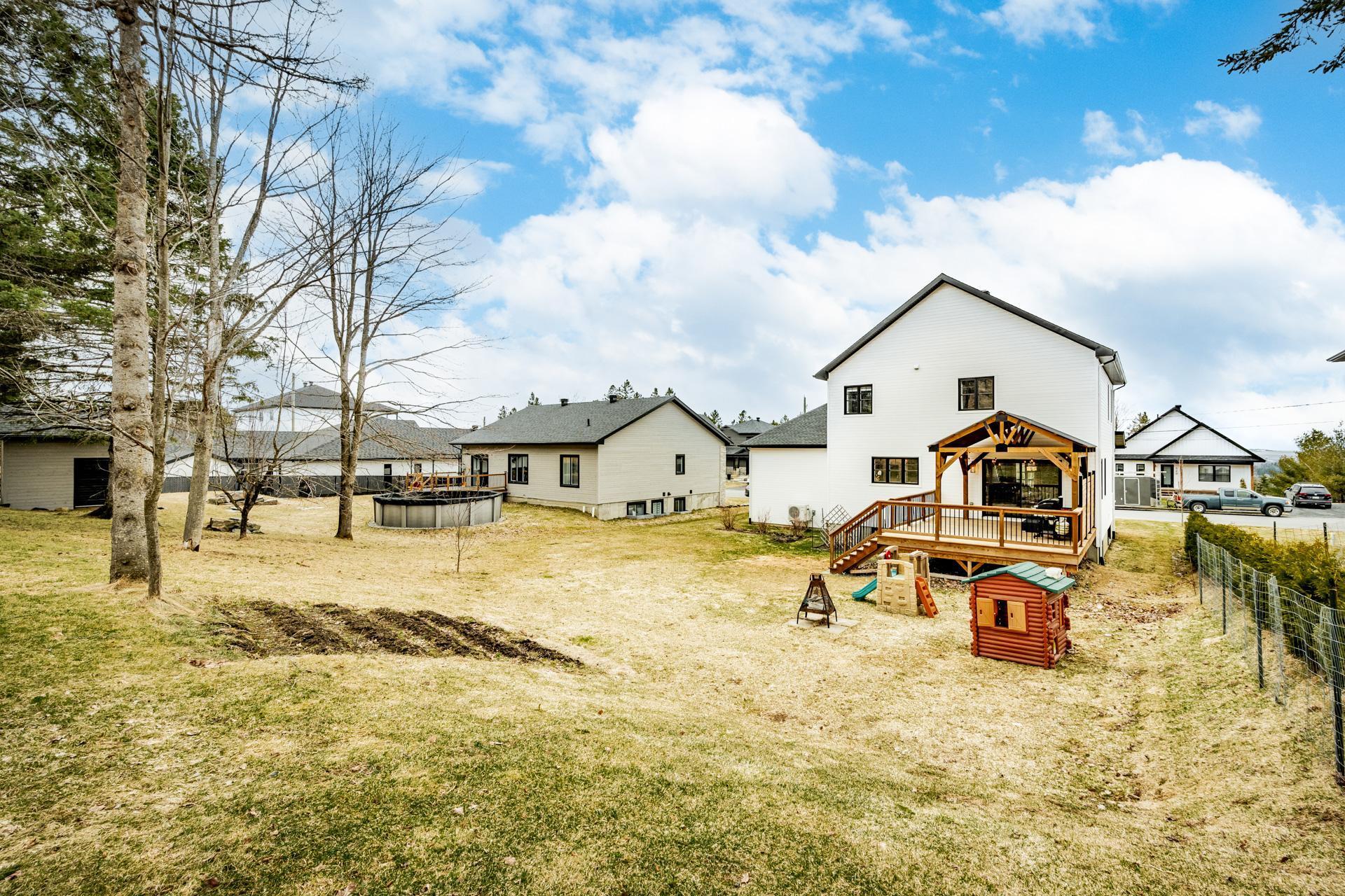 









766


Rue Mcauley

,
Coaticook,




QC
J1A0C1

