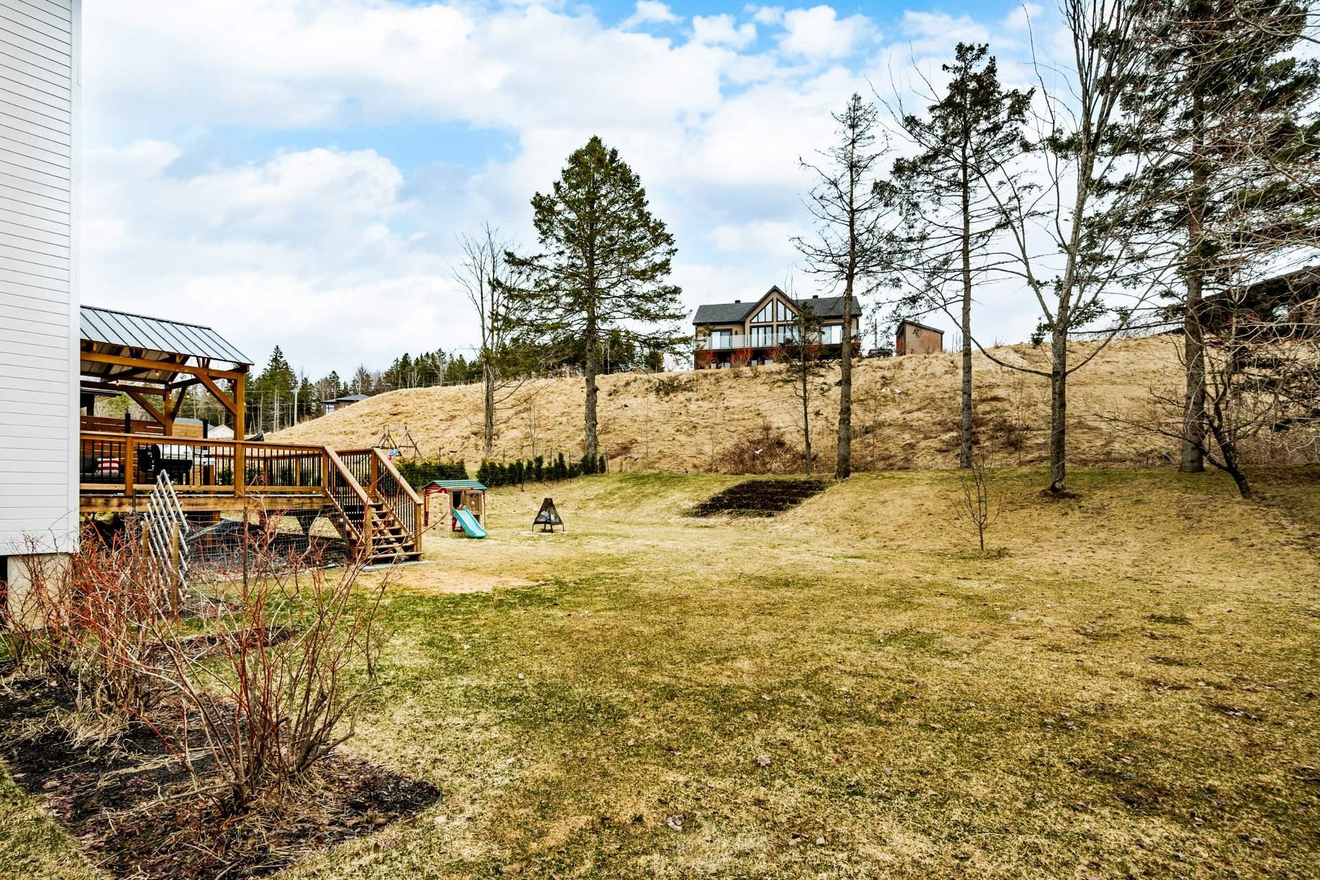 









766


Rue Mcauley

,
Coaticook,




QC
J1A0C1

