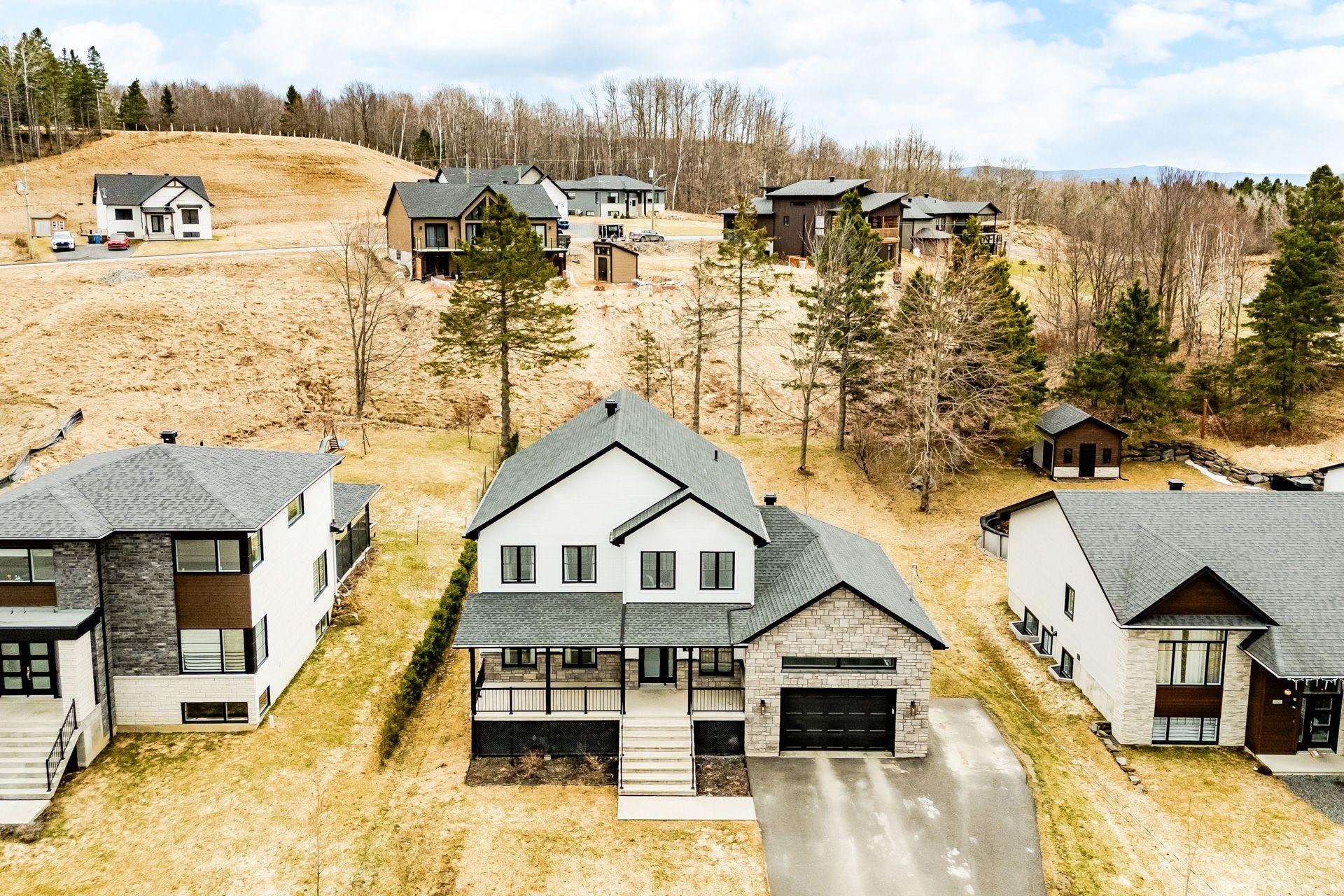 









766


Rue Mcauley

,
Coaticook,




QC
J1A0C1

