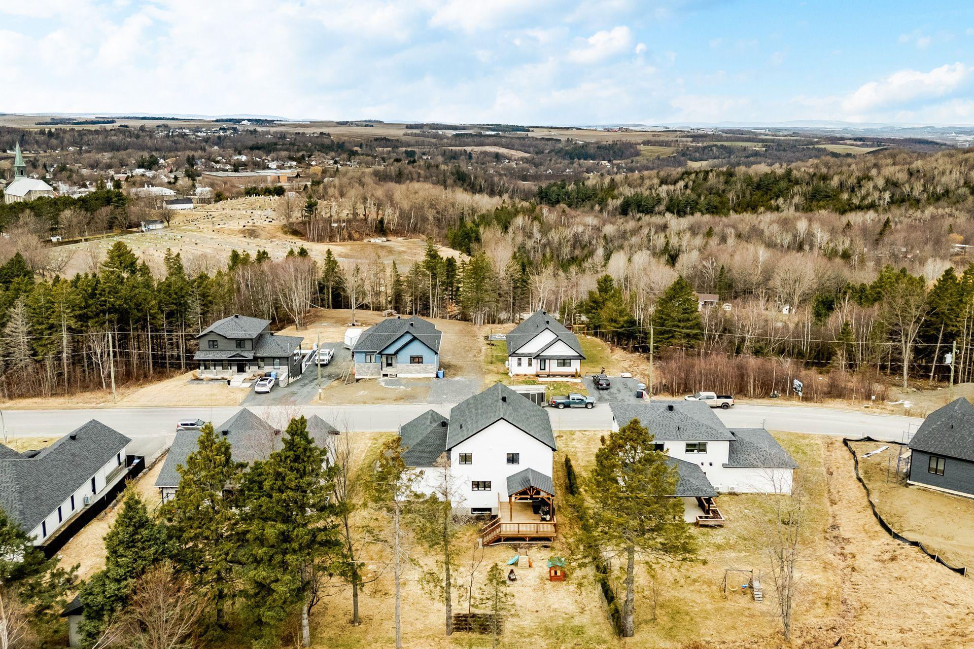 









766


Rue Mcauley

,
Coaticook,




QC
J1A0C1

