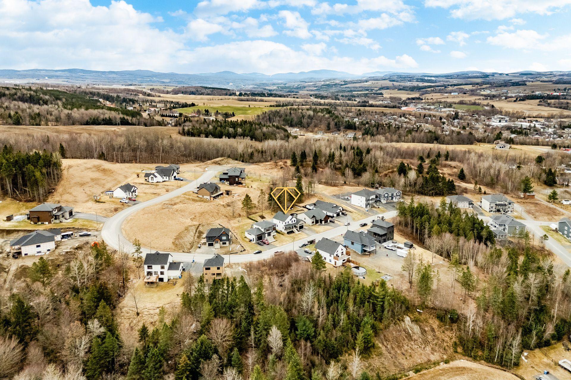 









766


Rue Mcauley

,
Coaticook,




QC
J1A0C1

