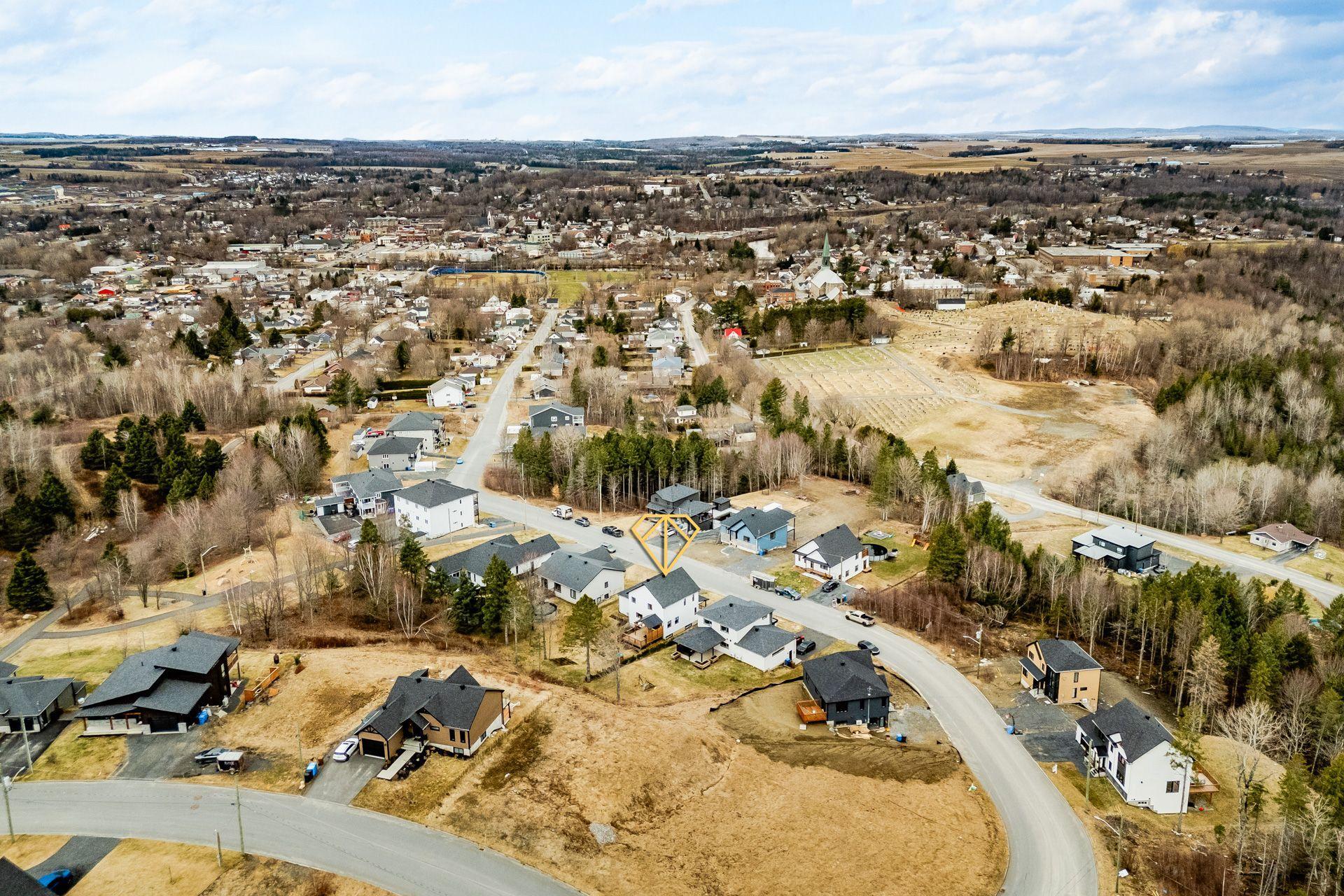 









766


Rue Mcauley

,
Coaticook,




QC
J1A0C1


