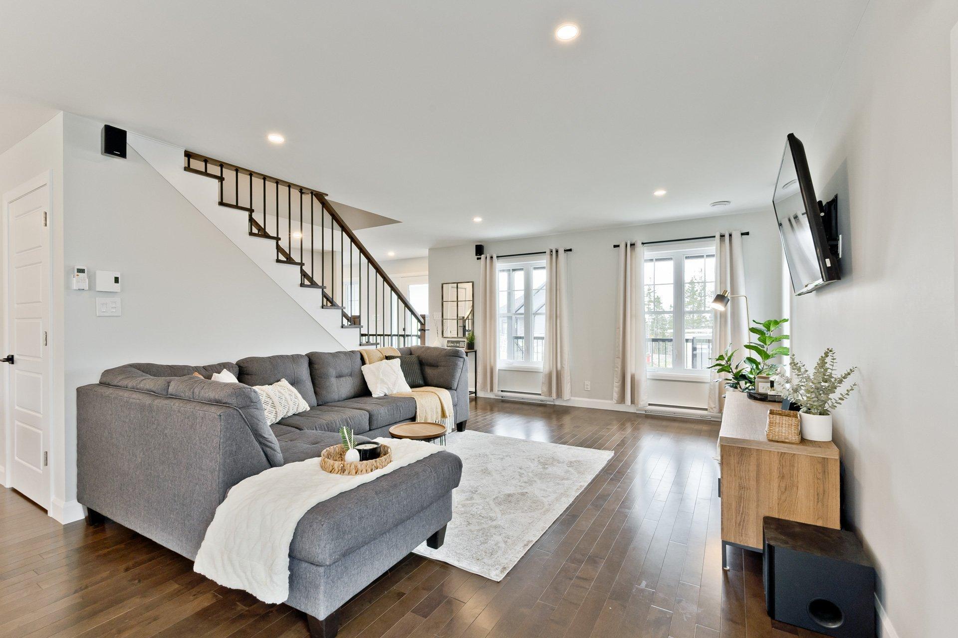 









766


Rue Mcauley

,
Coaticook,




QC
J1A0C1

