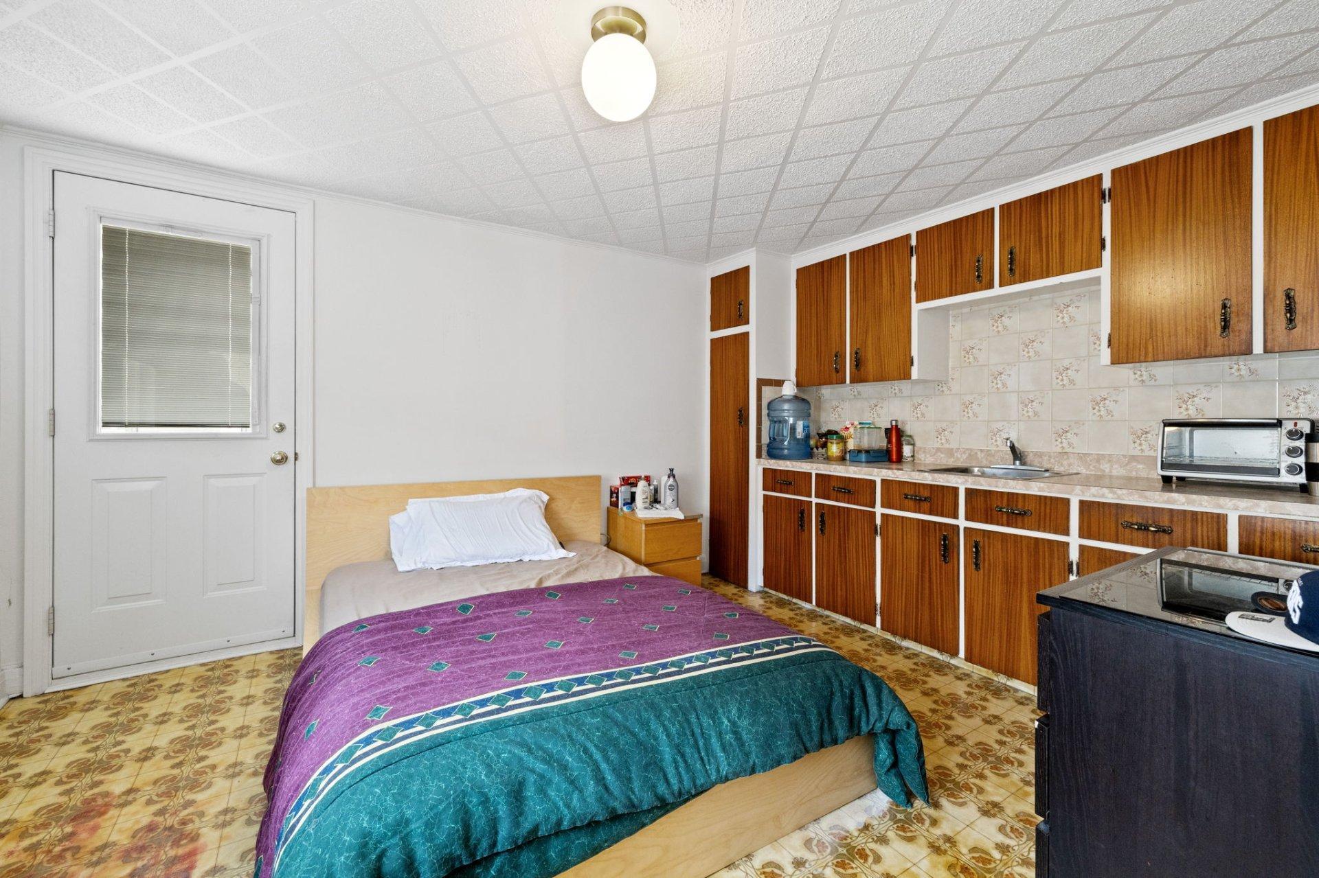 









72


Rue Papineau

,
Gatineau (Hull),




QC
J8X1T8

