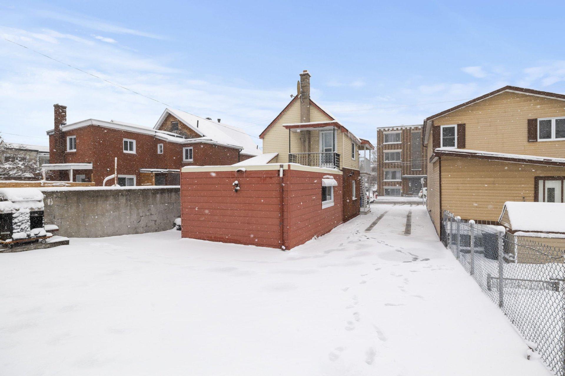 









72


Rue Papineau

,
Gatineau (Hull),




QC
J8X1T8


