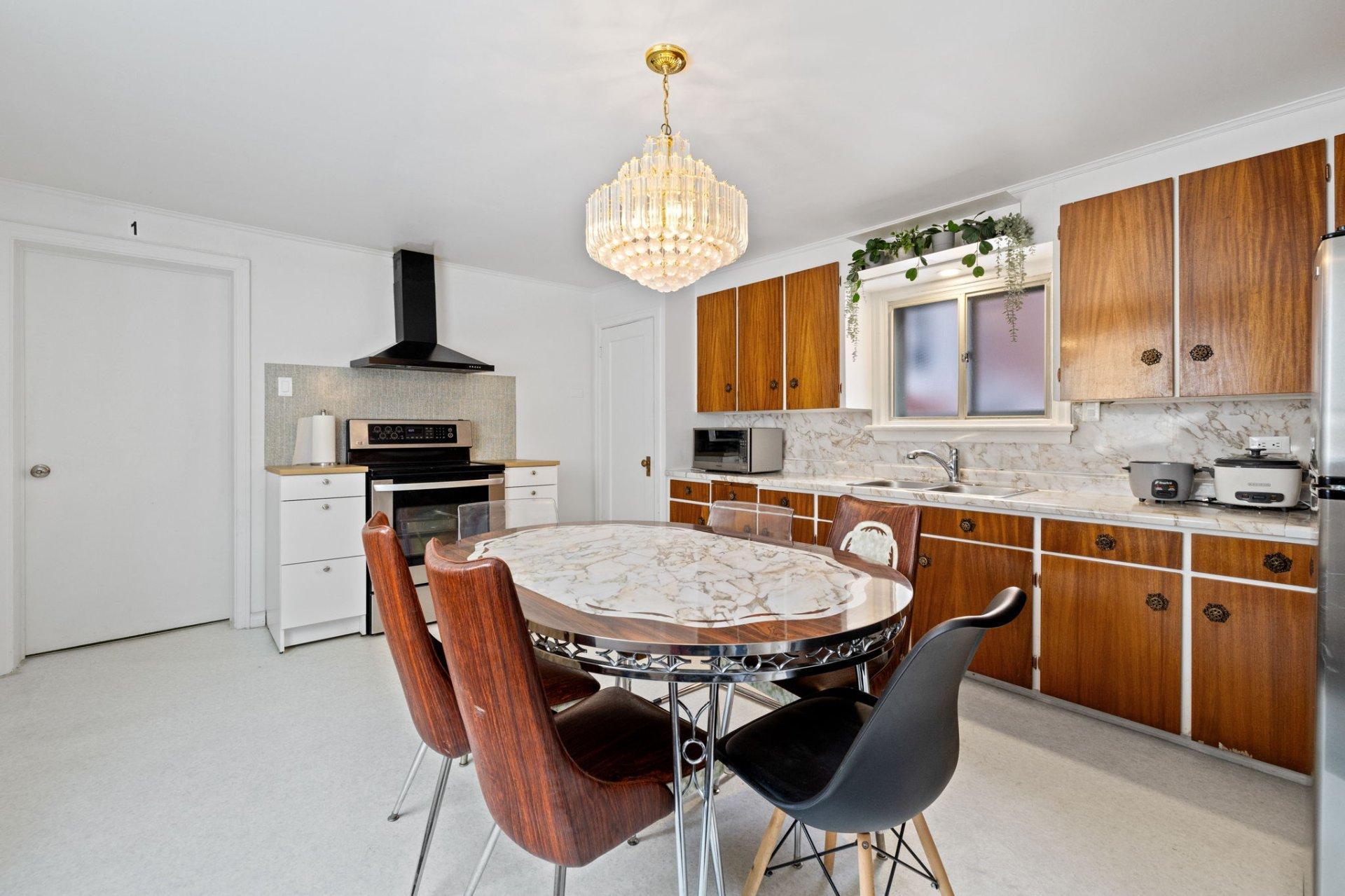 









72


Rue Papineau

,
Gatineau (Hull),




QC
J8X1T8

