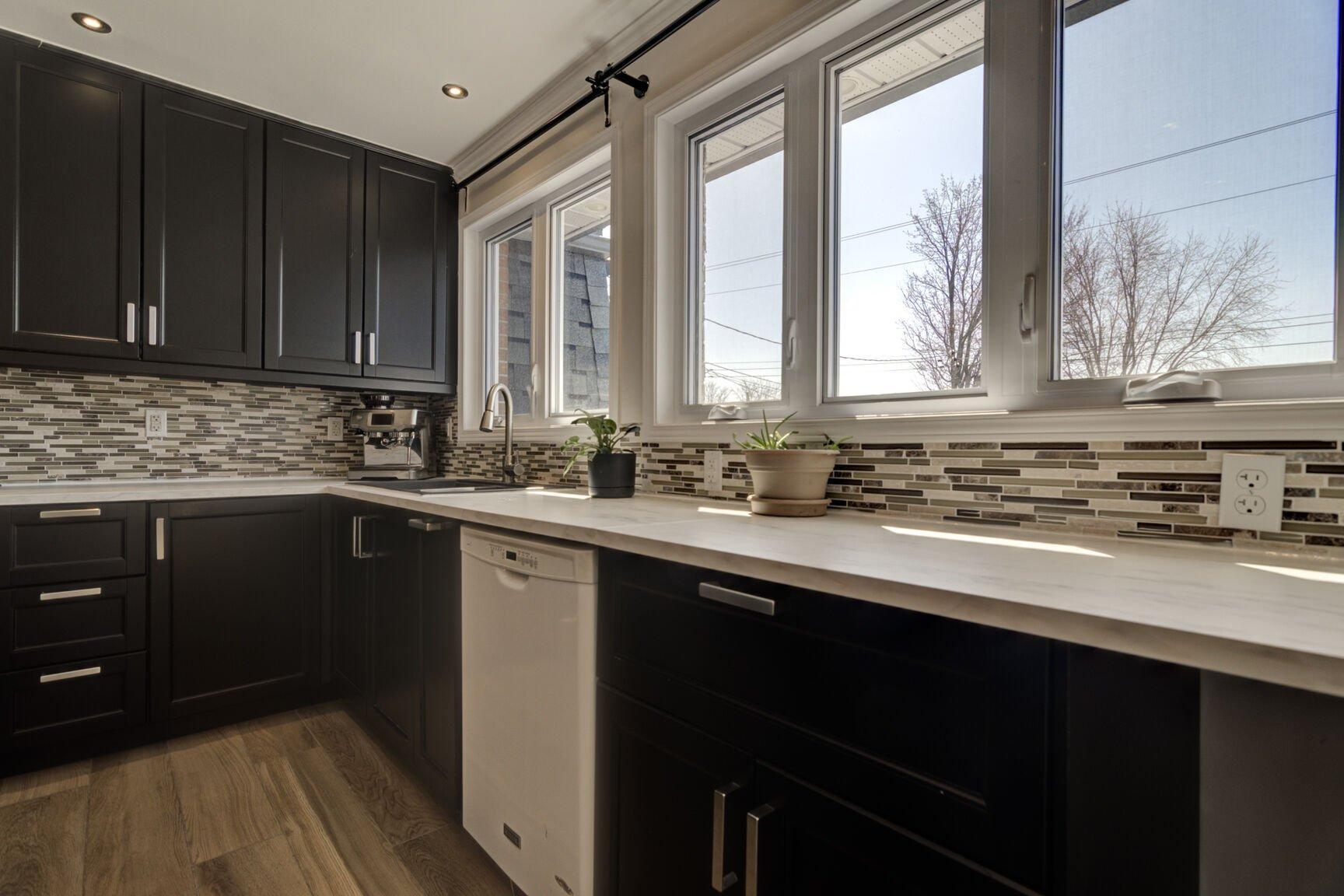 









1830


Rue Therrien

,
Brossard,




QC
J4W2J7

