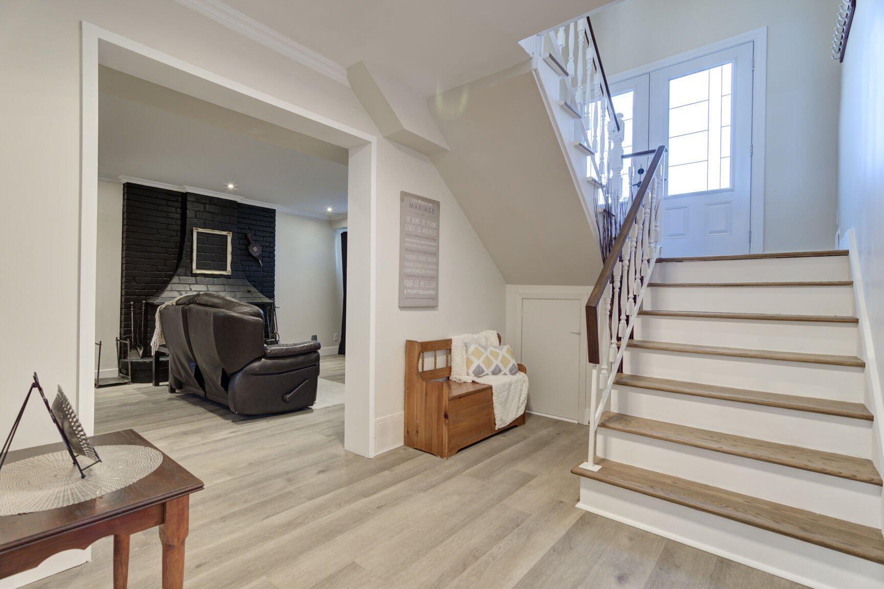 









1830


Rue Therrien

,
Brossard,




QC
J4W2J7

