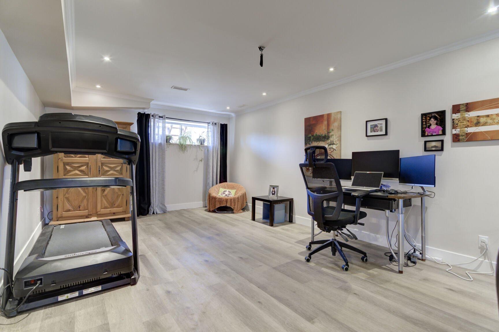 









1830


Rue Therrien

,
Brossard,




QC
J4W2J7

