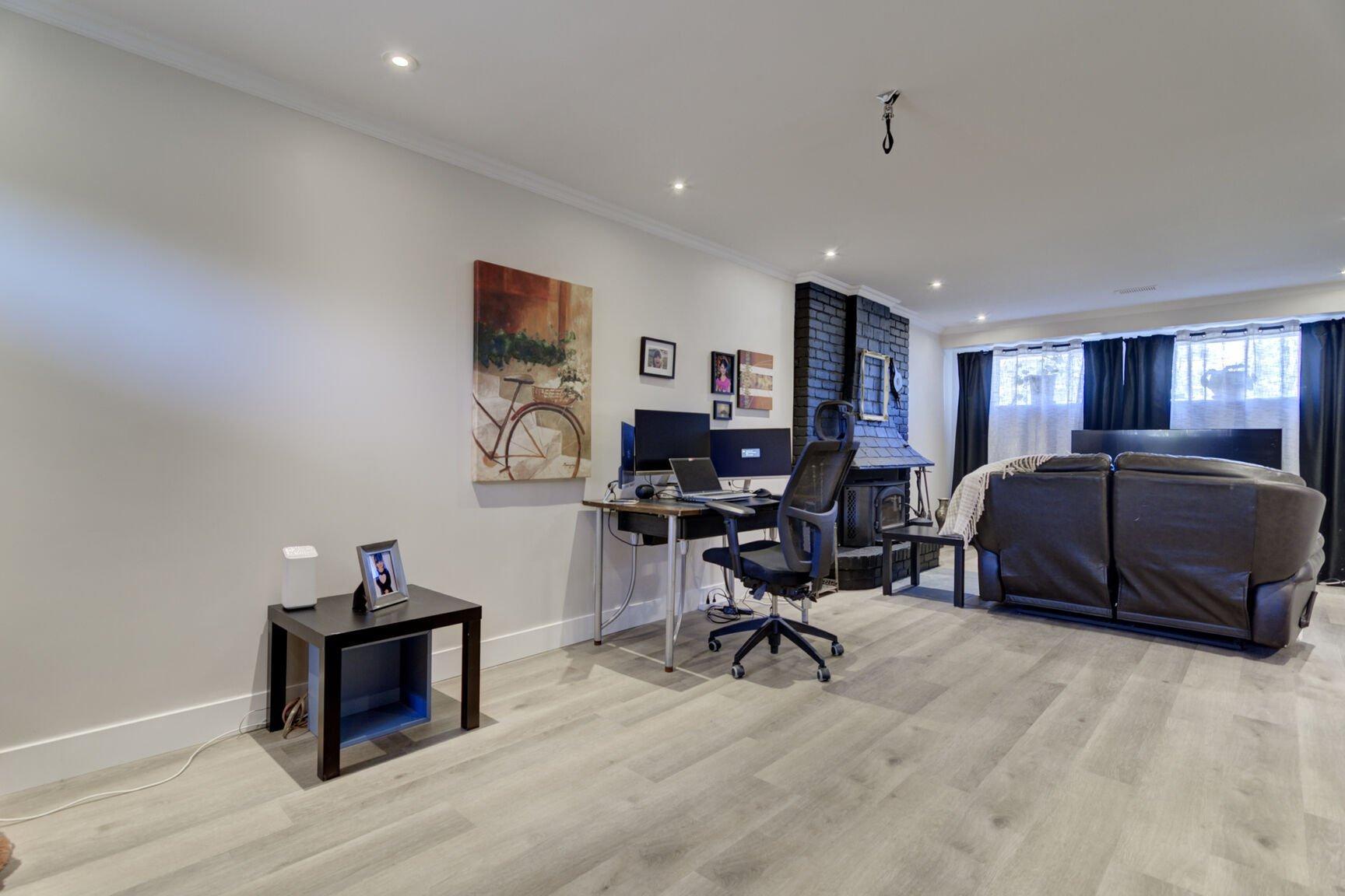 









1830


Rue Therrien

,
Brossard,




QC
J4W2J7

